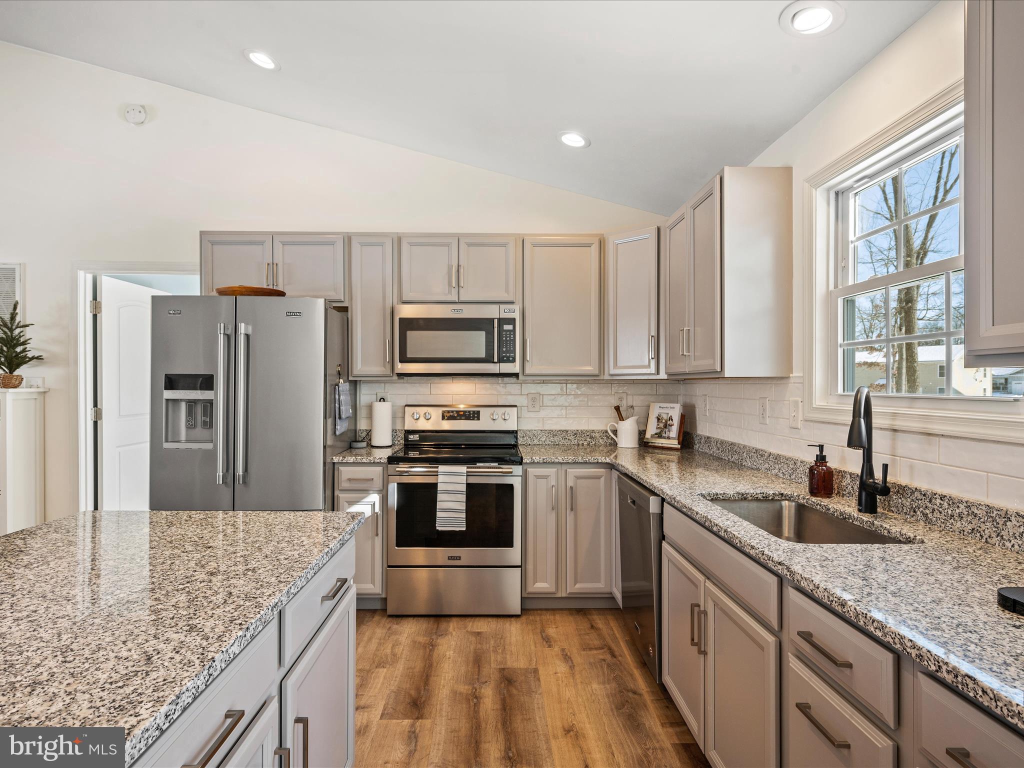 MIDDLE CREEK MANOR - Residential