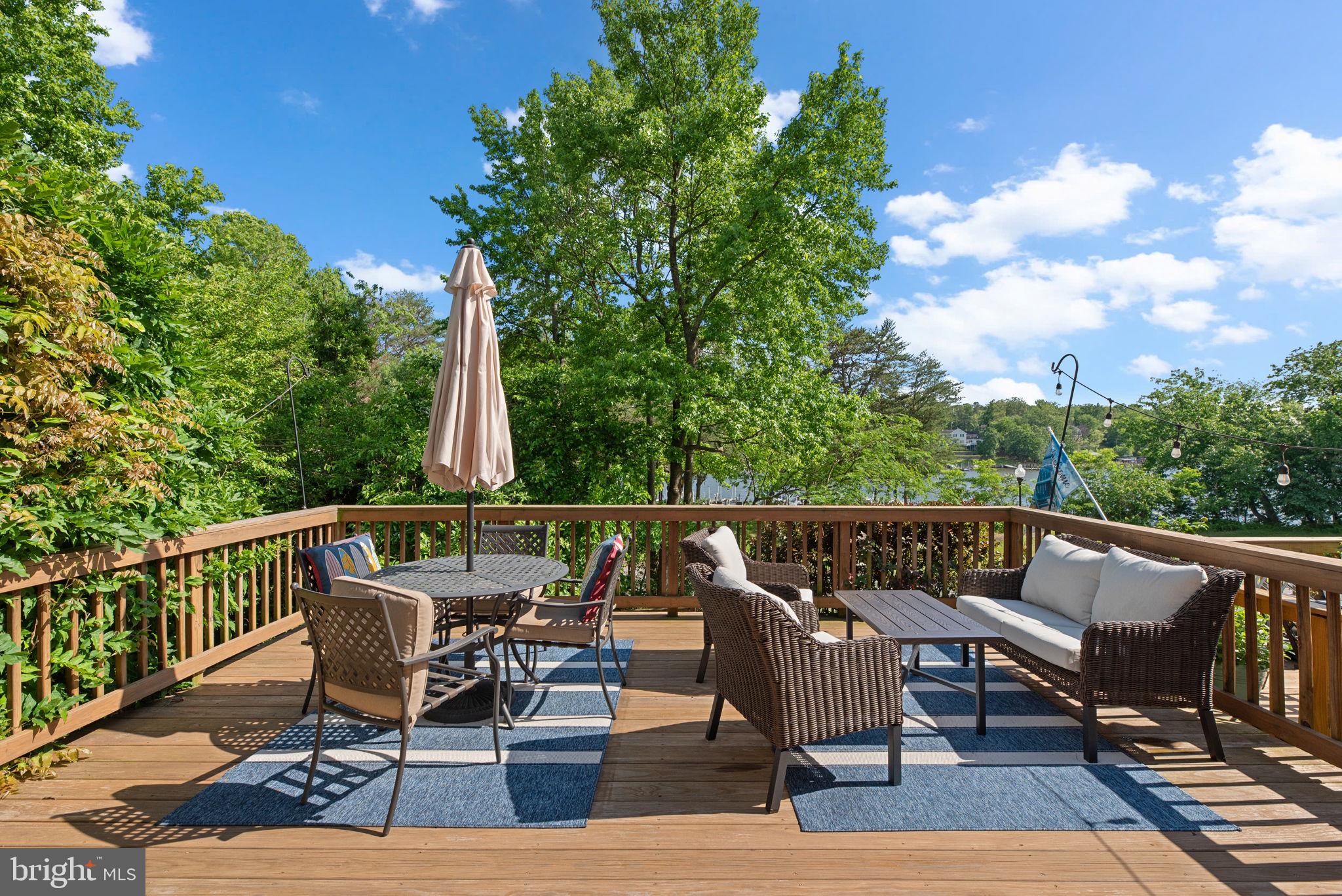 1328 HOLLOW GLEN COURT