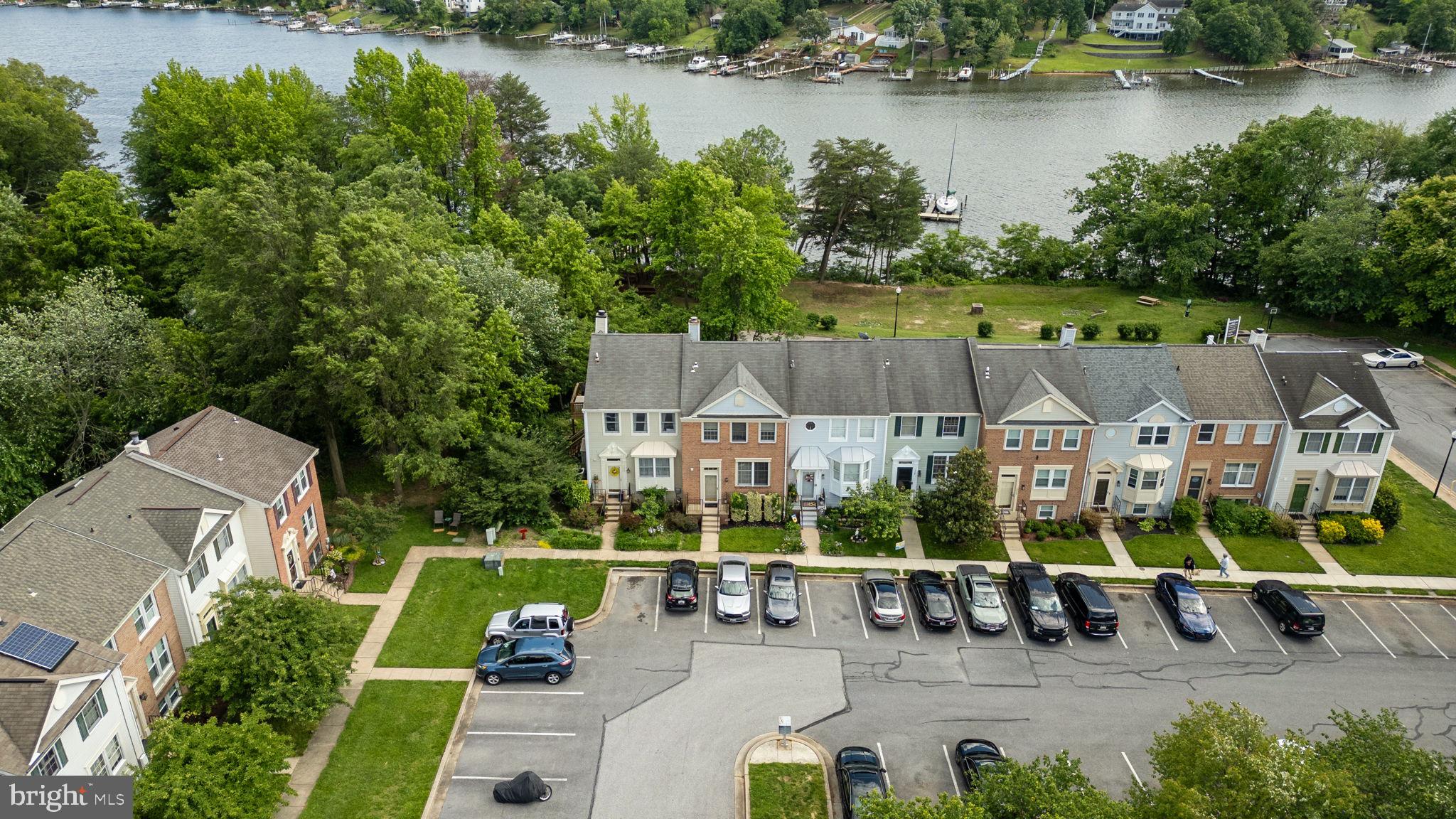 1328 HOLLOW GLEN COURT