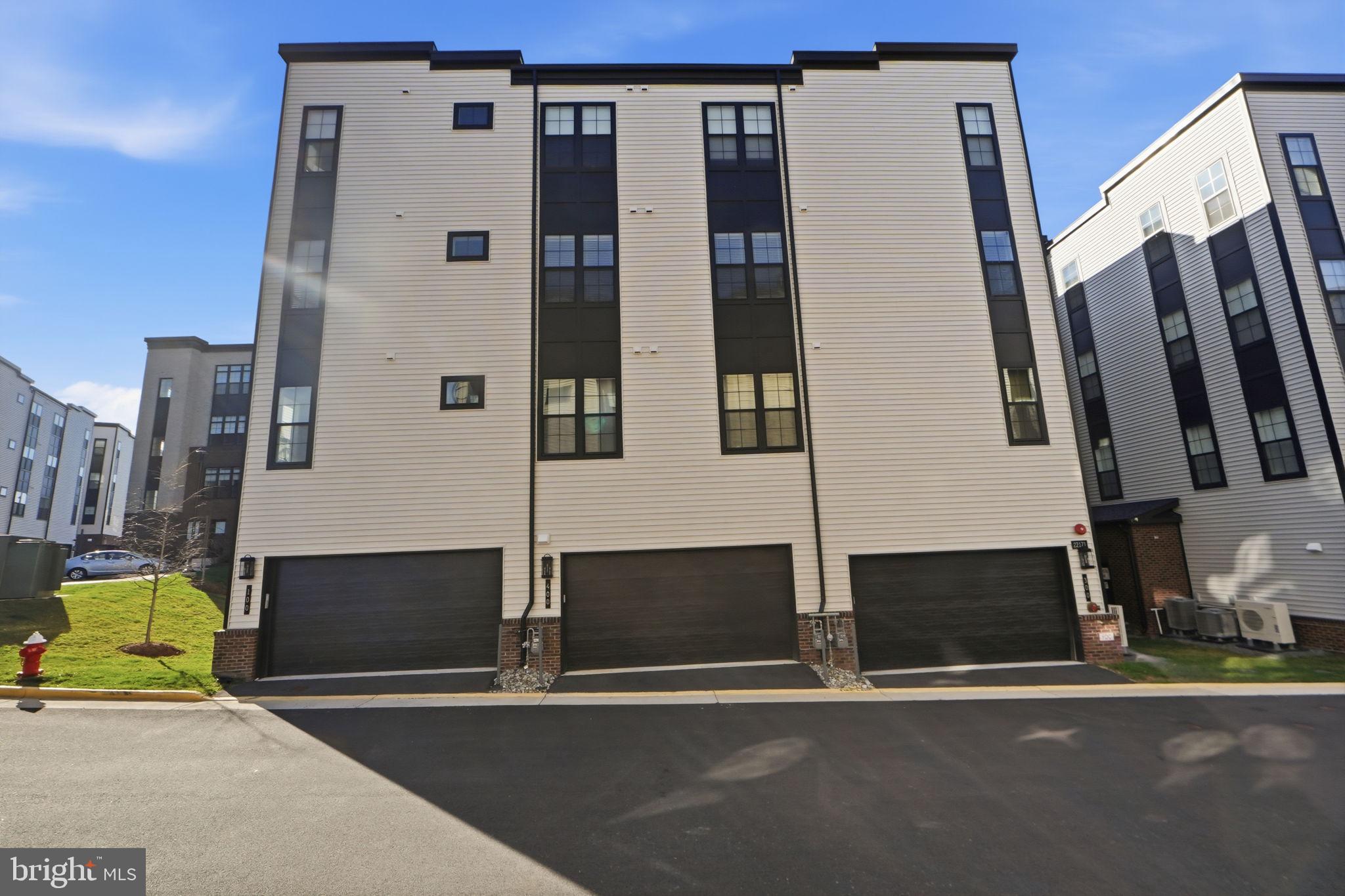 METRO WALK AT MOOREFIELD STATION - Residential