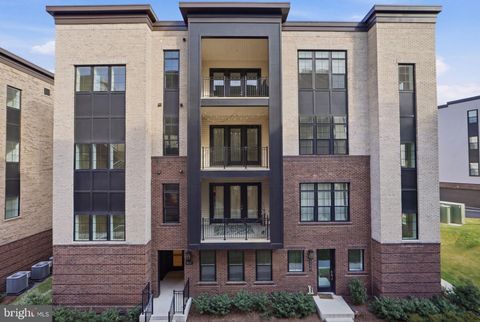Condo For Sale - 22171 Springside Terrace #300<br/> ASHBURN, VA 20148
