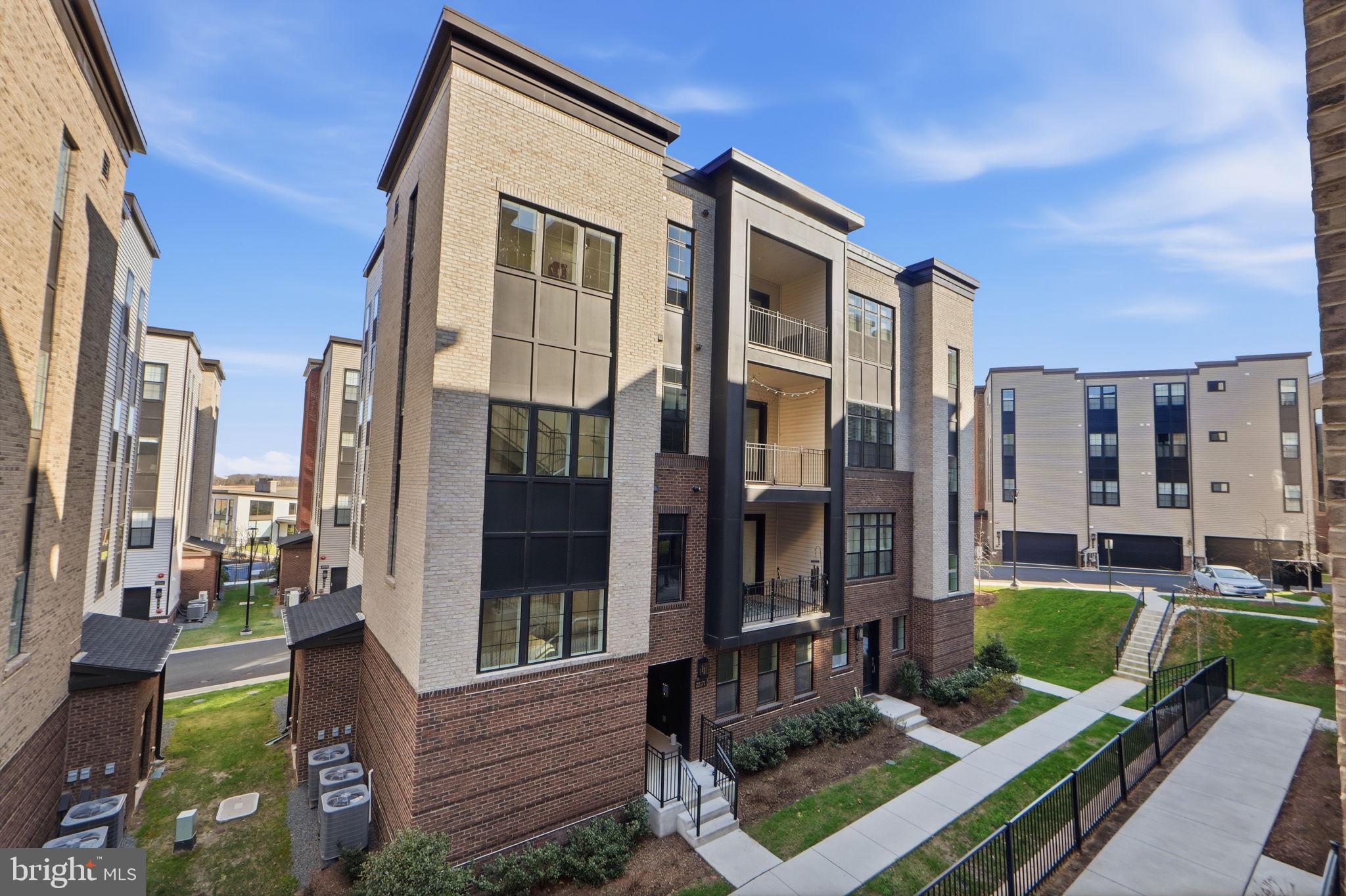 METRO WALK AT MOOREFIELD STATION - Residential