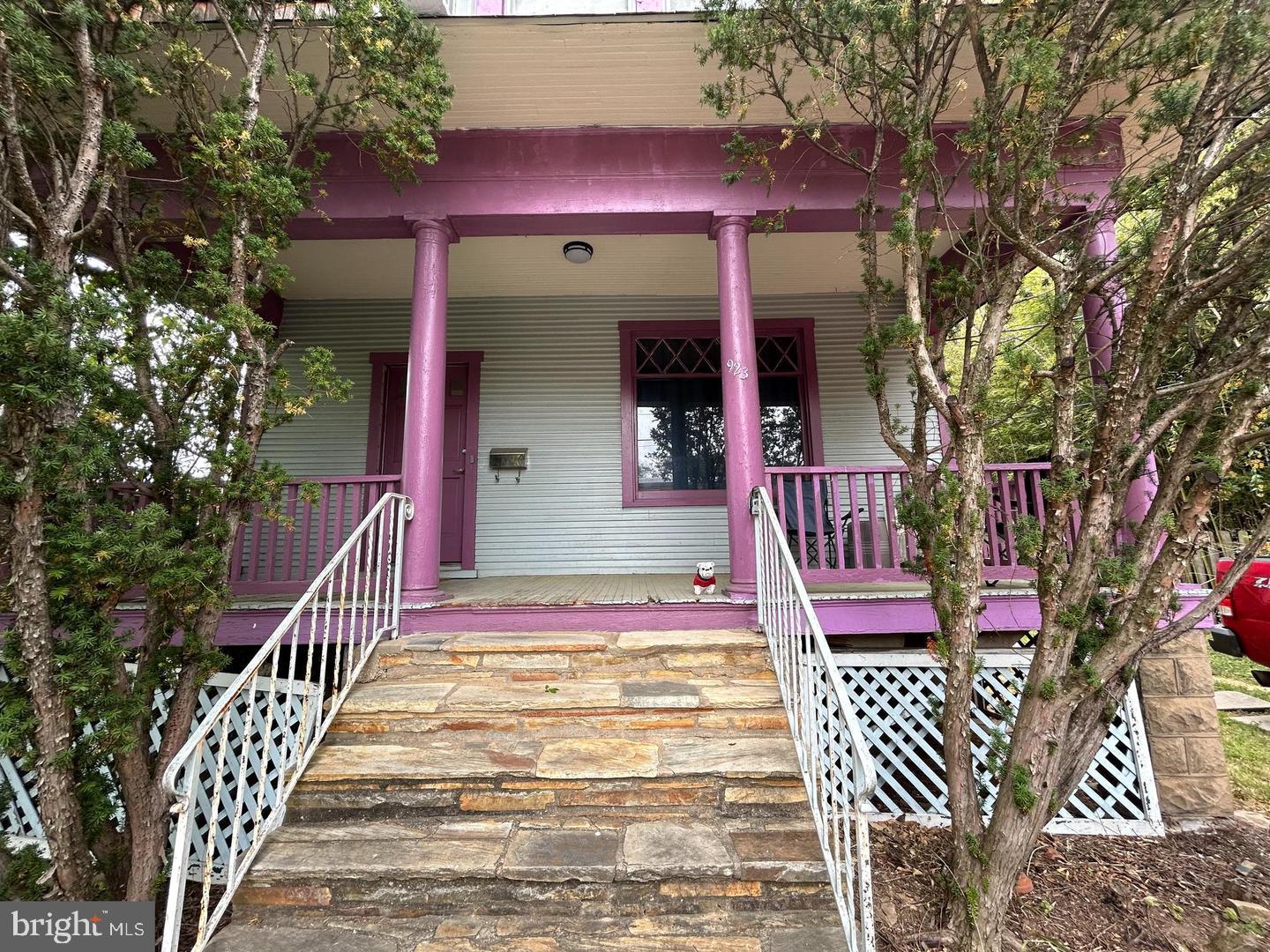 923 N IVY STREET