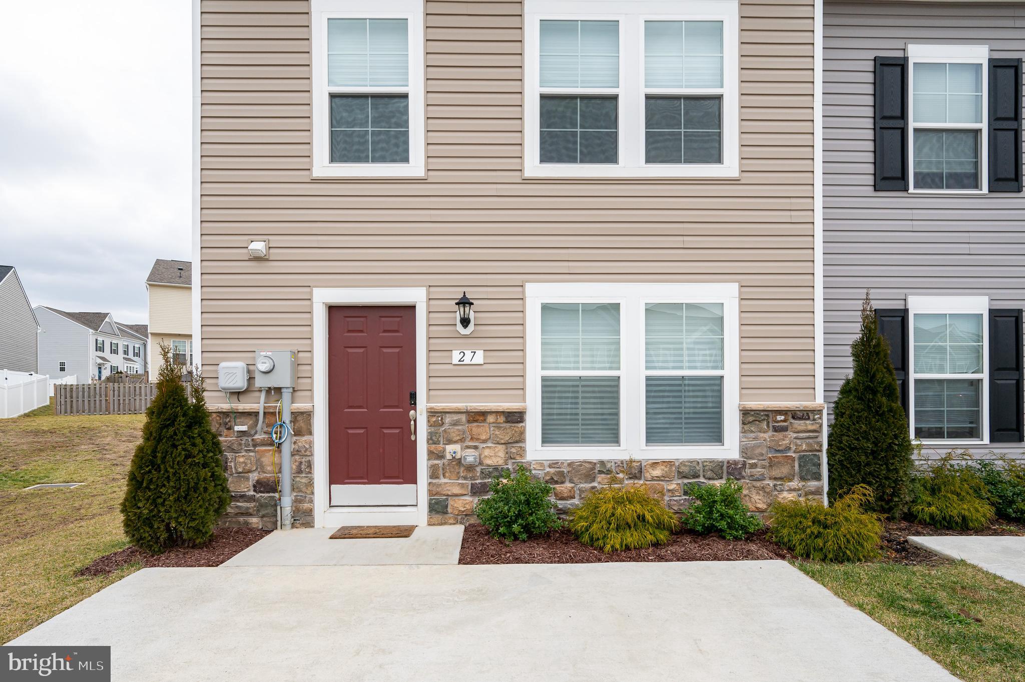 ARCHERS ROCK - Residential Lease