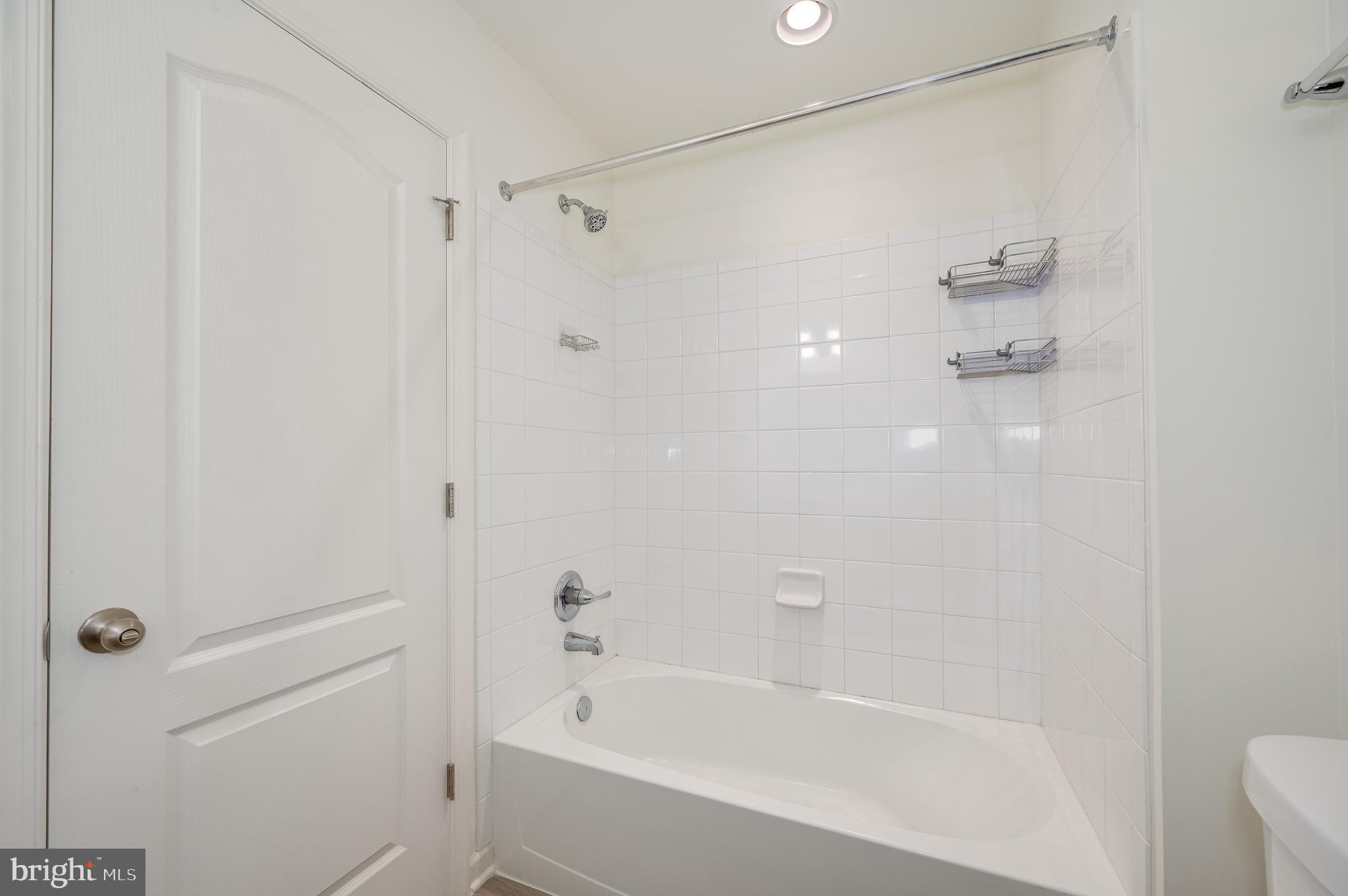 ARCHERS ROCK - Residential Lease