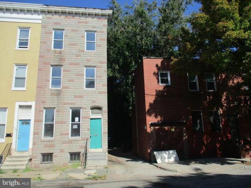 MARBLE HILL FEATURES END UNIT 4 LEVEL ROW HOME. BEDROOMS ON EVERY LEVEL, FULL BATHS ON MAIN AND 4 TH LEVEL . FULL BASEMENT WITH LOTS OF STORAGE. DEEP FENCED REAR YARD THAT HAS ALLEY. POSSIBLE PARKING PAD IN REAR. HOME HAS LOTS OF POTENTIAL . EASY ACCESS TO 83 . AGENTS VIEW GENERAL REMARKS FOR CONTRACT DETAILS.