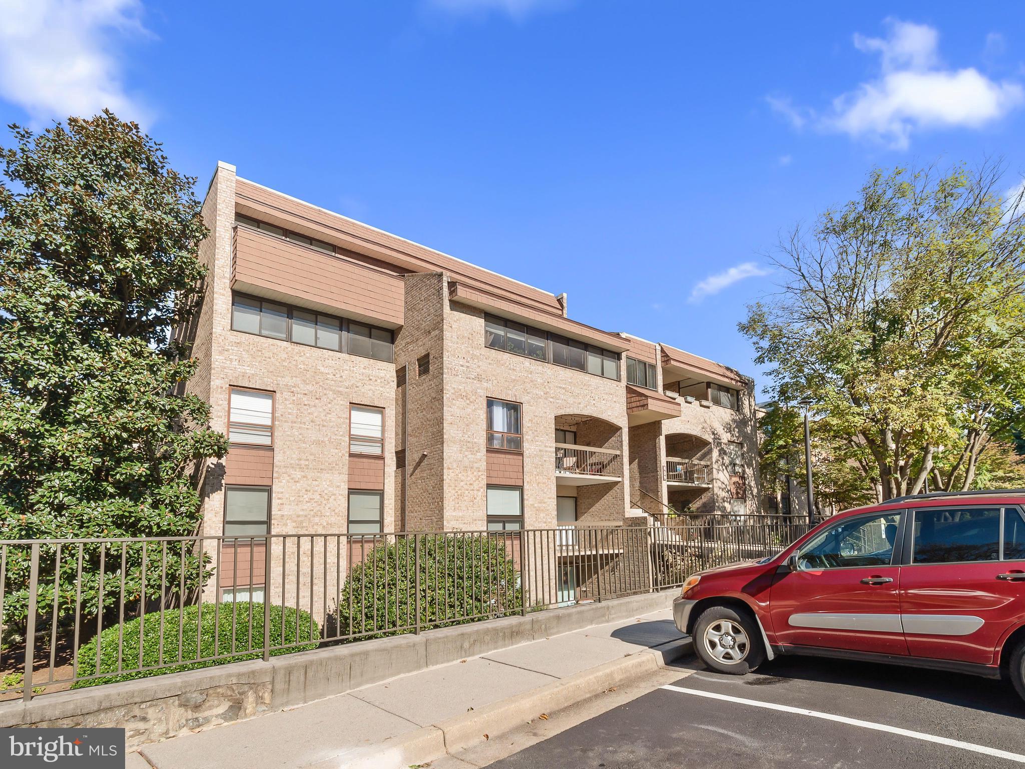 HYDE PARK - Residential