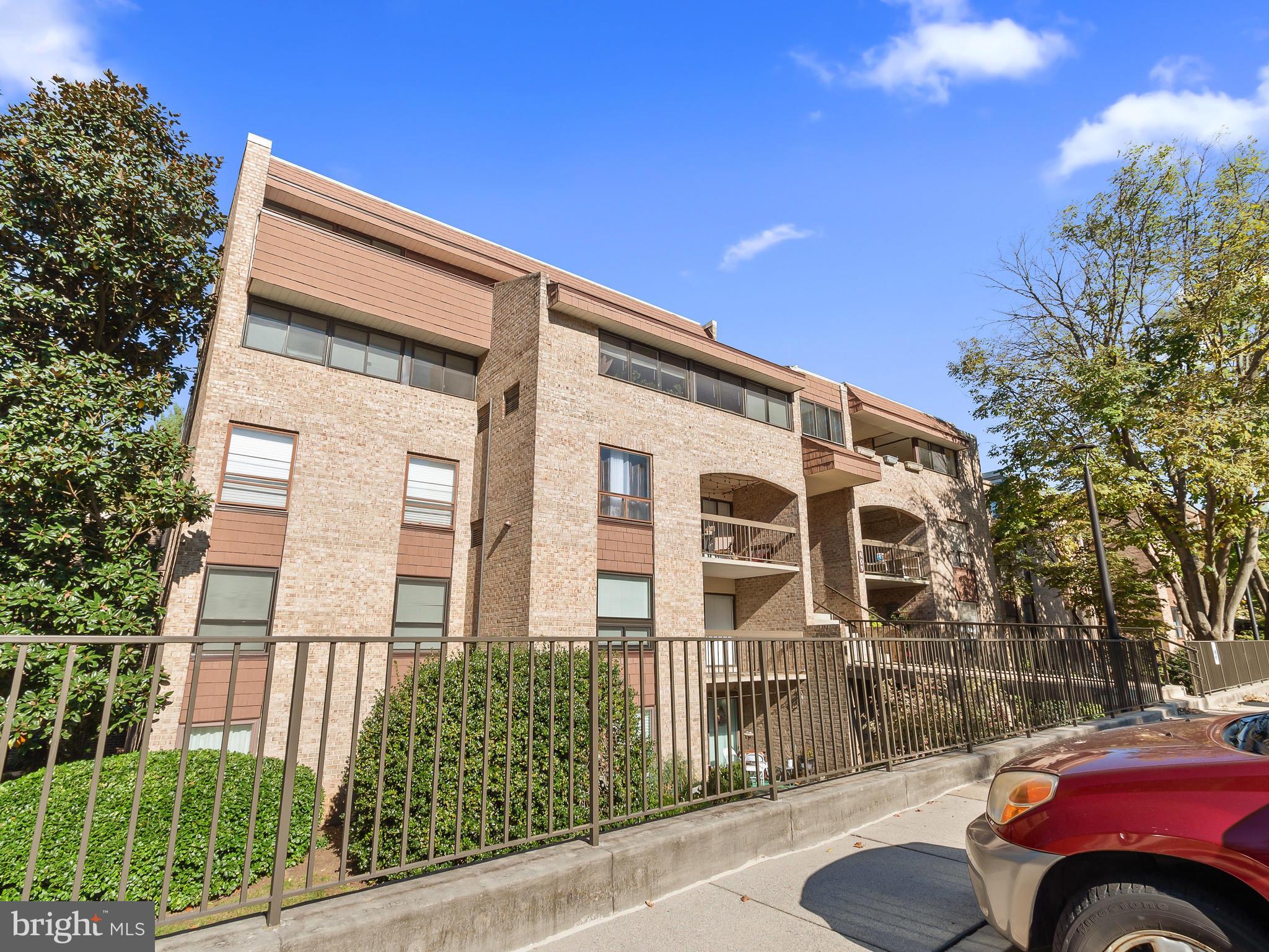 HYDE PARK - Residential