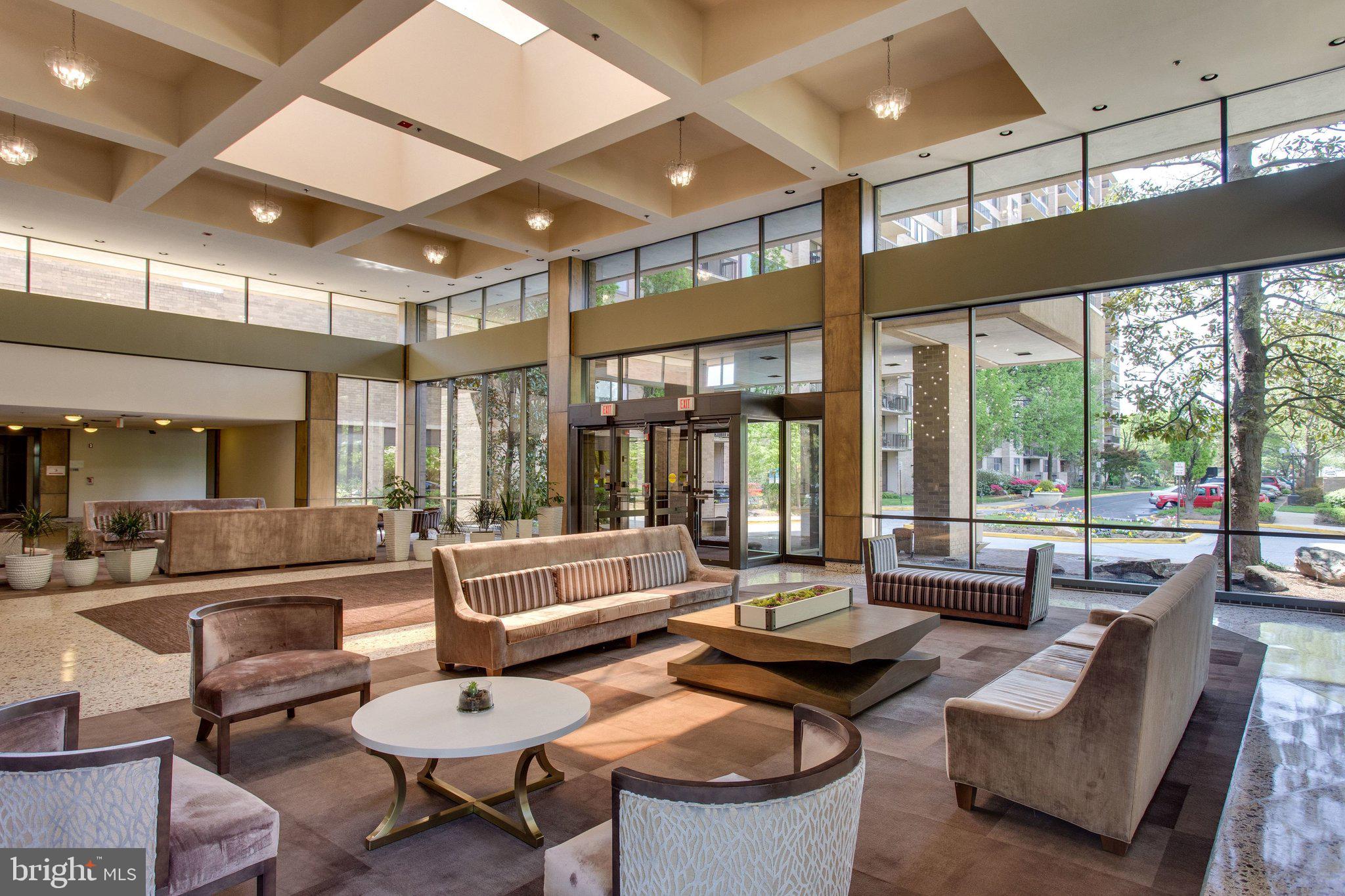 SKYLINE HOUSE - Residential