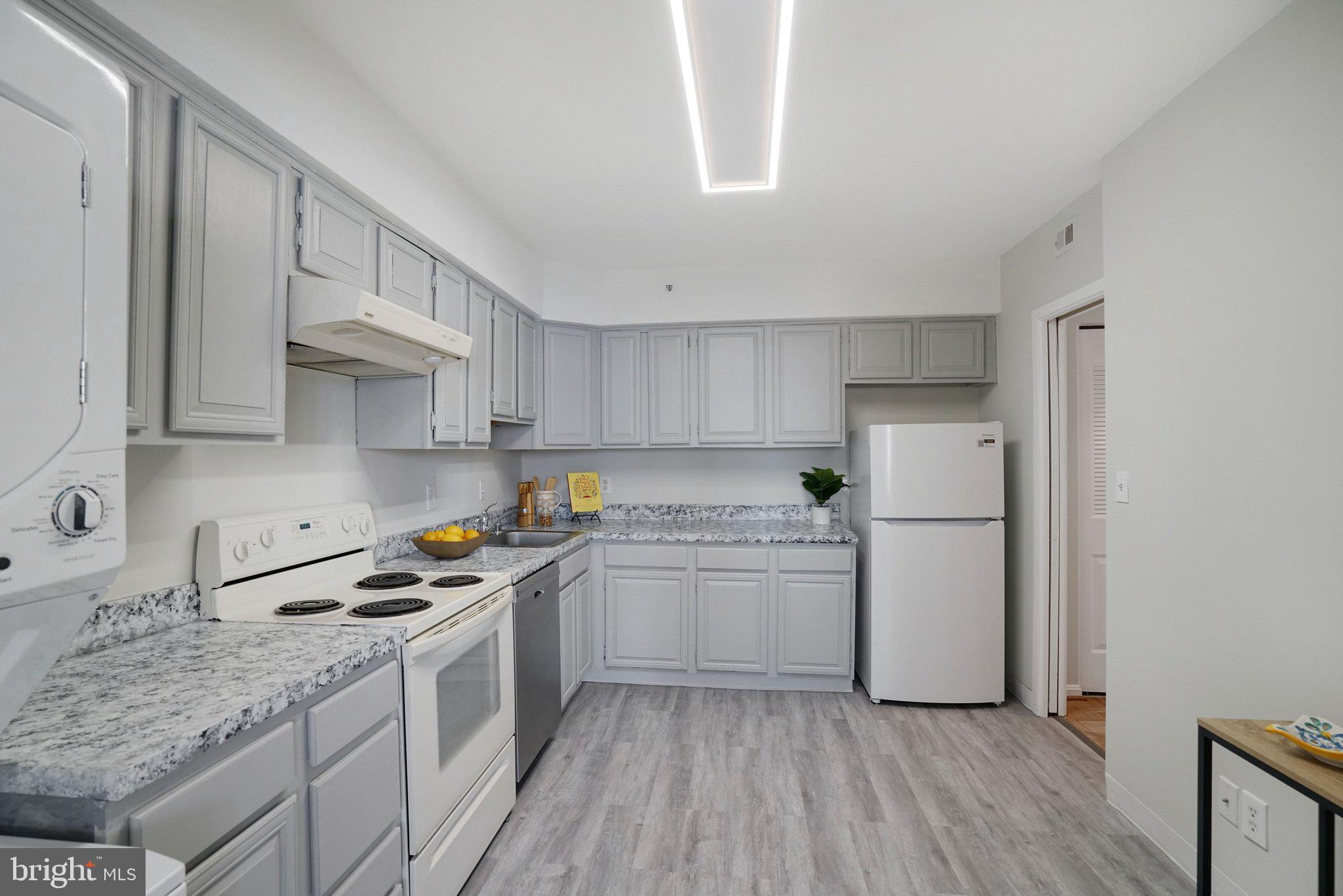 SKYLINE HOUSE - Residential