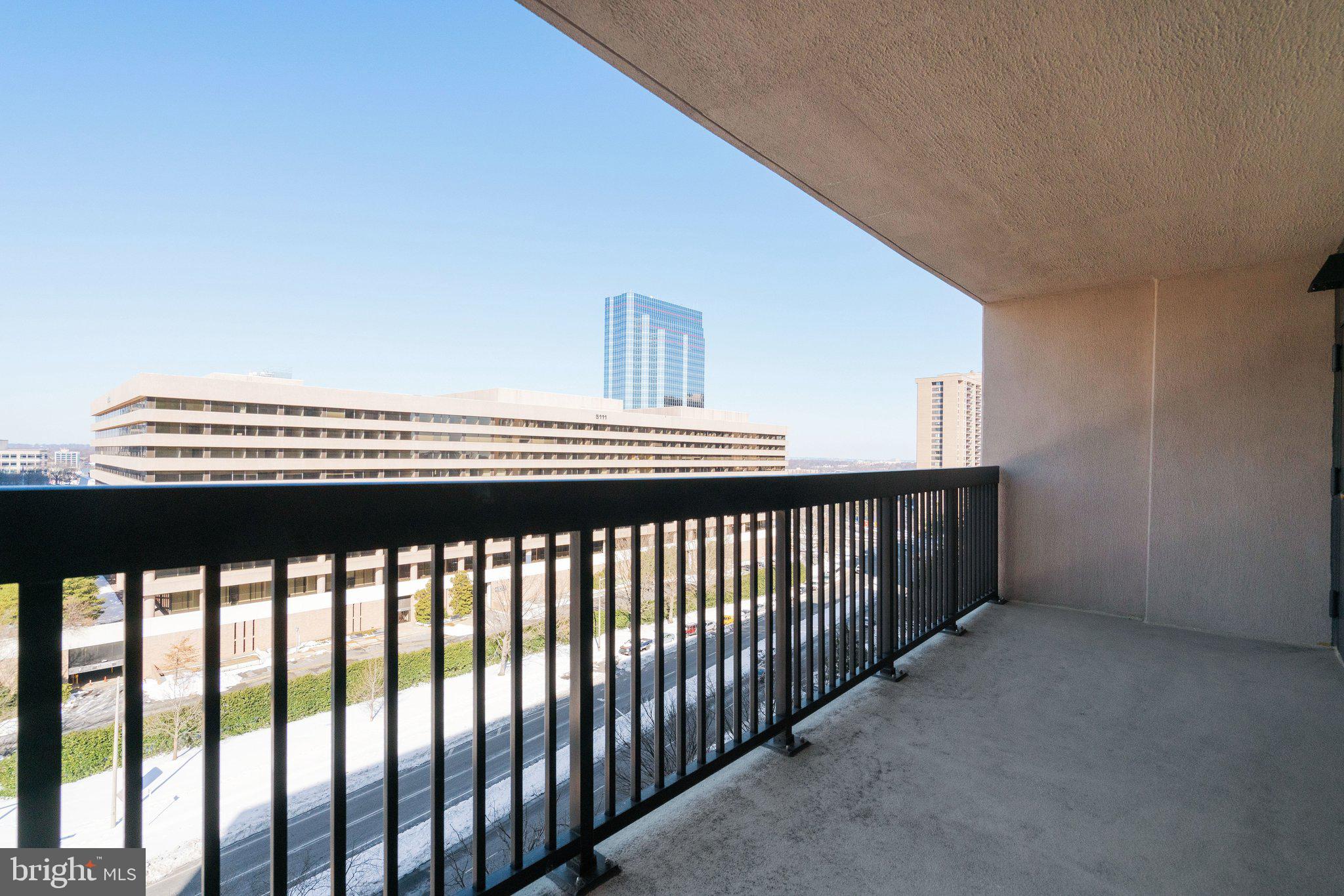 SKYLINE HOUSE - Residential