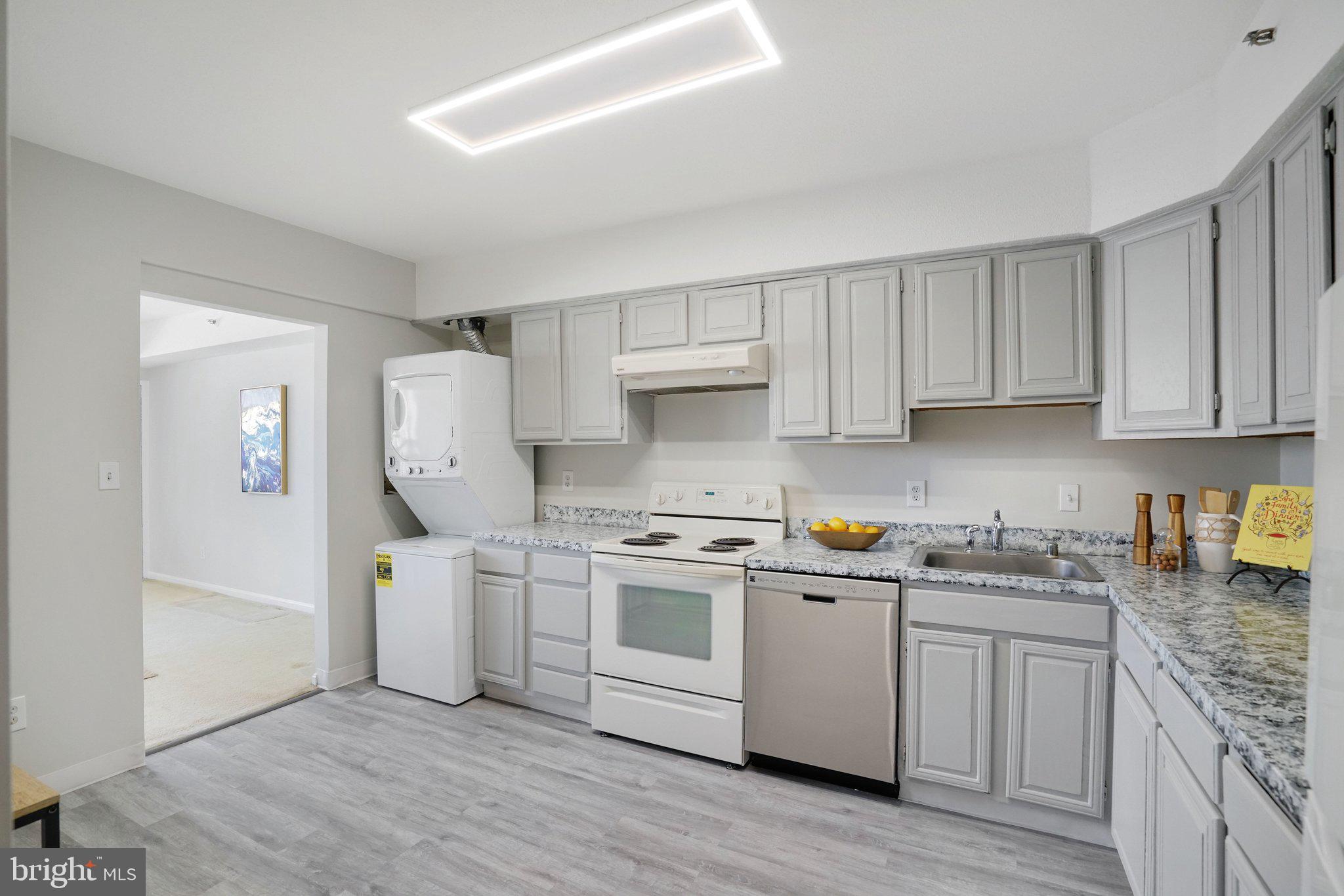 SKYLINE HOUSE - Residential