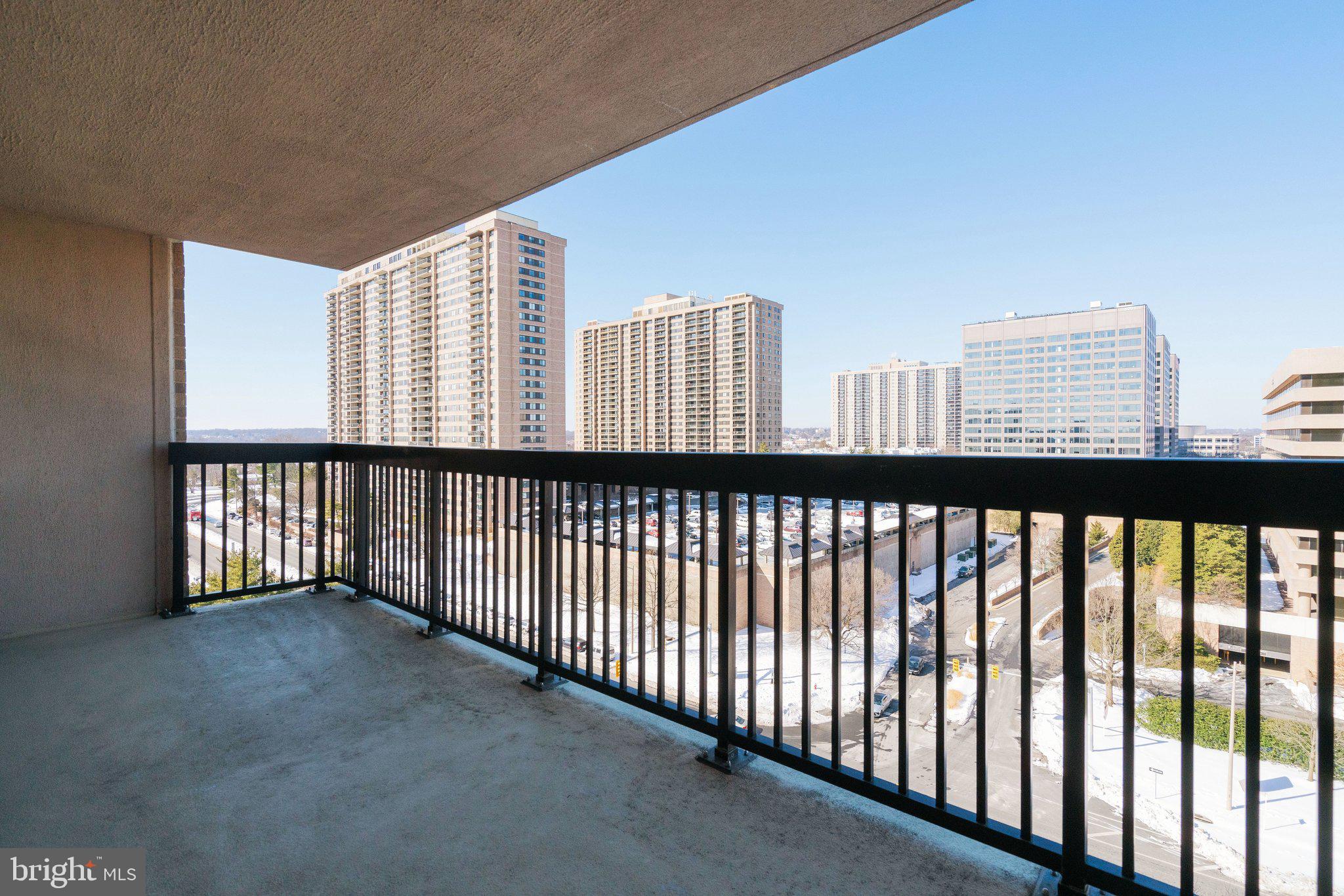 SKYLINE HOUSE - Residential