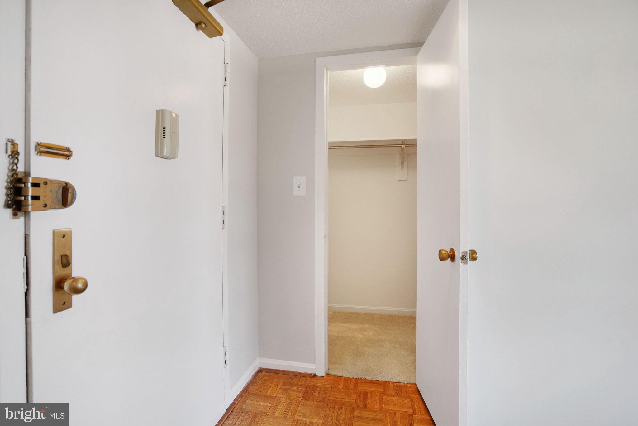 SKYLINE HOUSE - Residential