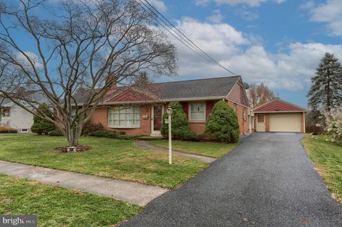 Photo of 638 E HUMMELSTOWN ST, ELIZABETHTOWN, PA 17022 (MLS # PALA2027748)