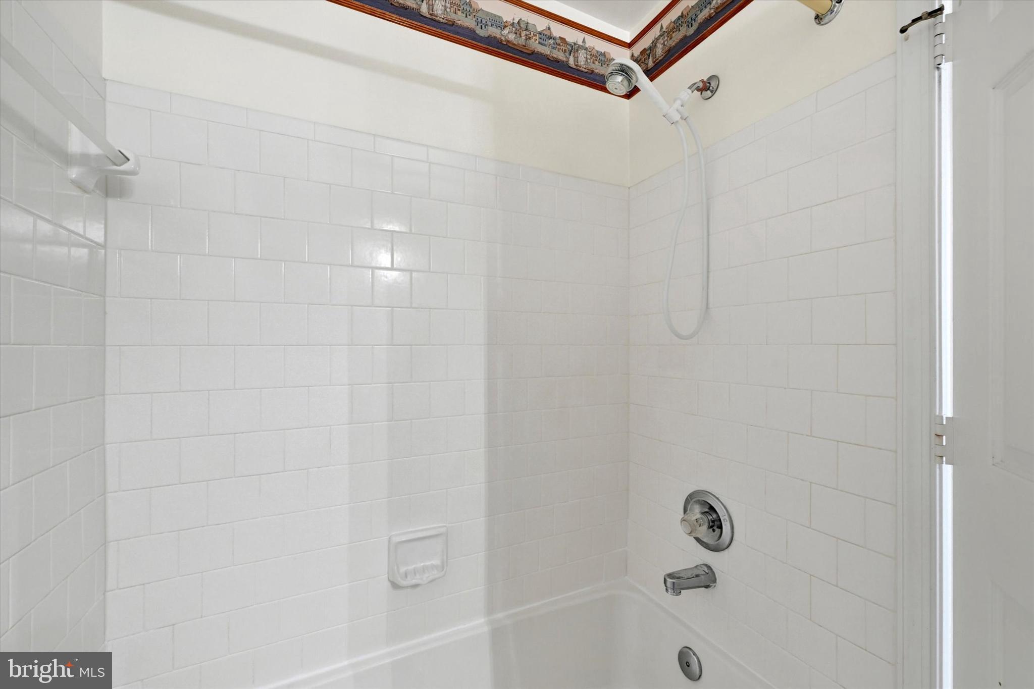 OAK LEAF VILLAS - Residential