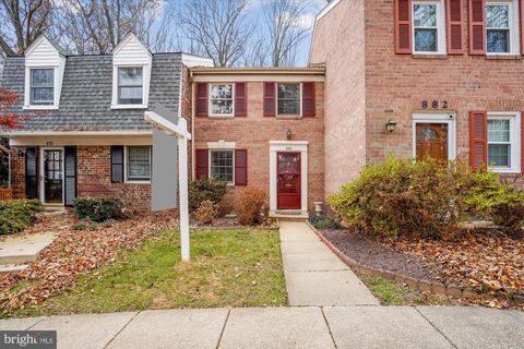 Photo of 880 Azalea Drive #22-880, ROCKVILLE, MD 20850 (MLS # MDMC2205396)