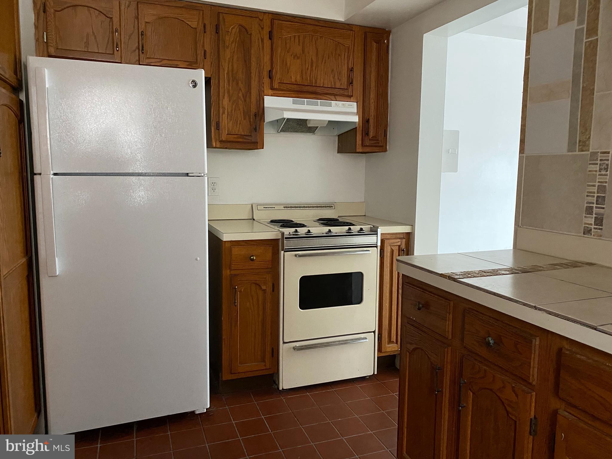 AVENUE OF THE ARTS - Residential Lease