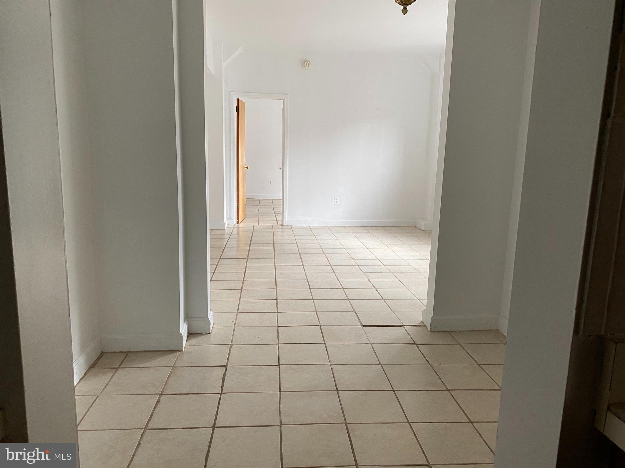 AVENUE OF THE ARTS - Residential Lease