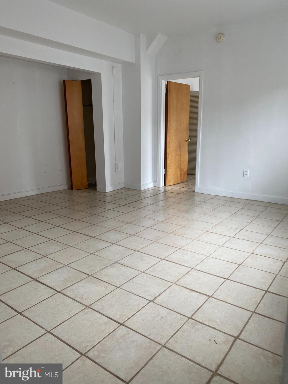 AVENUE OF THE ARTS - Residential Lease