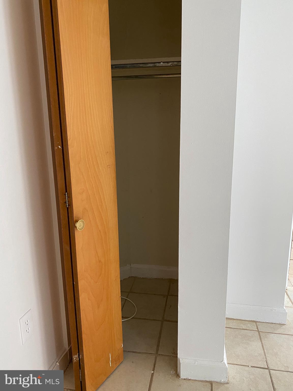 AVENUE OF THE ARTS - Residential Lease