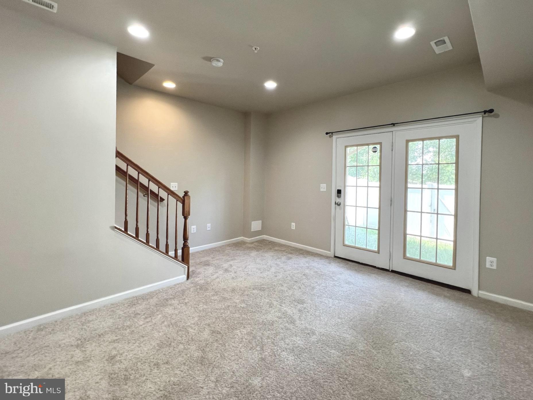 SEVERN HOLLOW - Residential Lease