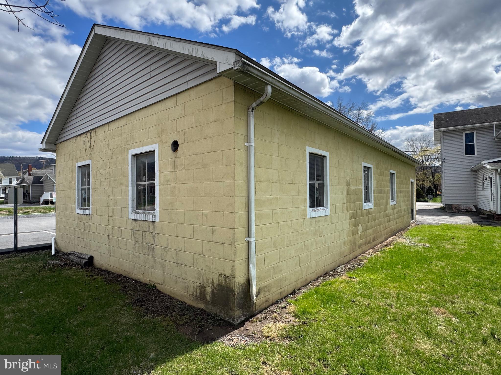 HOWARD - Residential