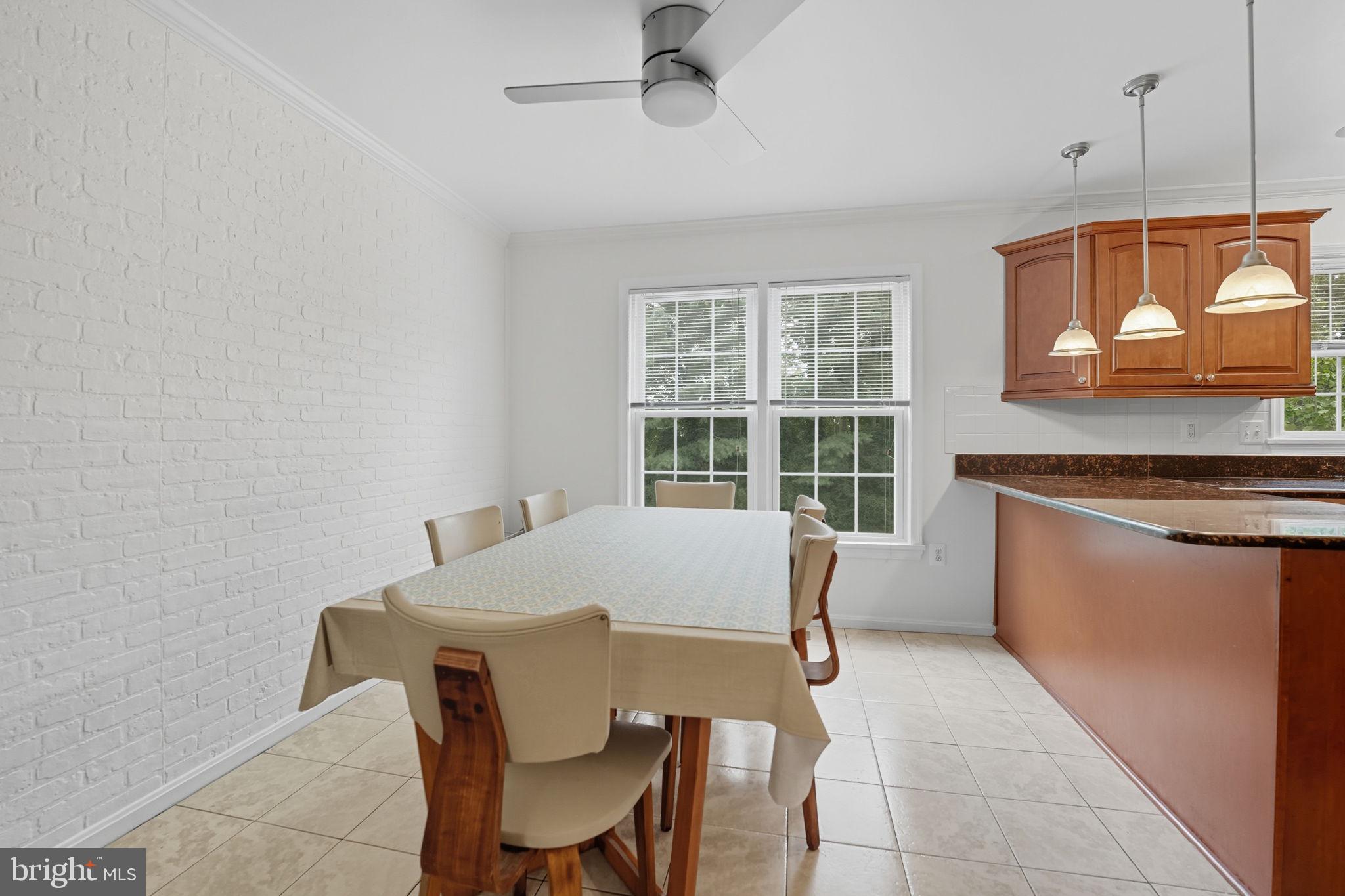 SARATOGA TOWNHOUSES - Residential