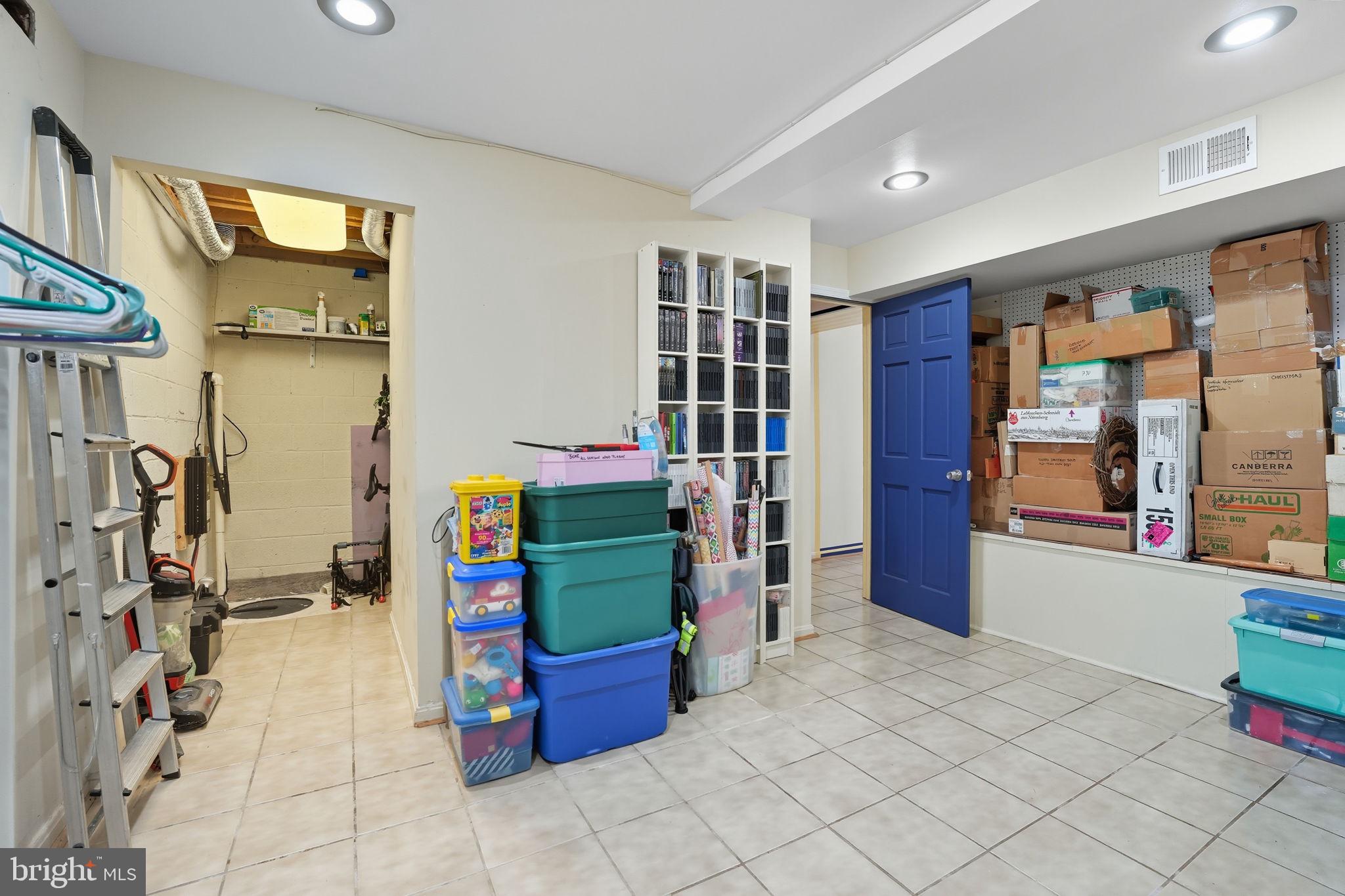 SARATOGA TOWNHOUSES - Residential