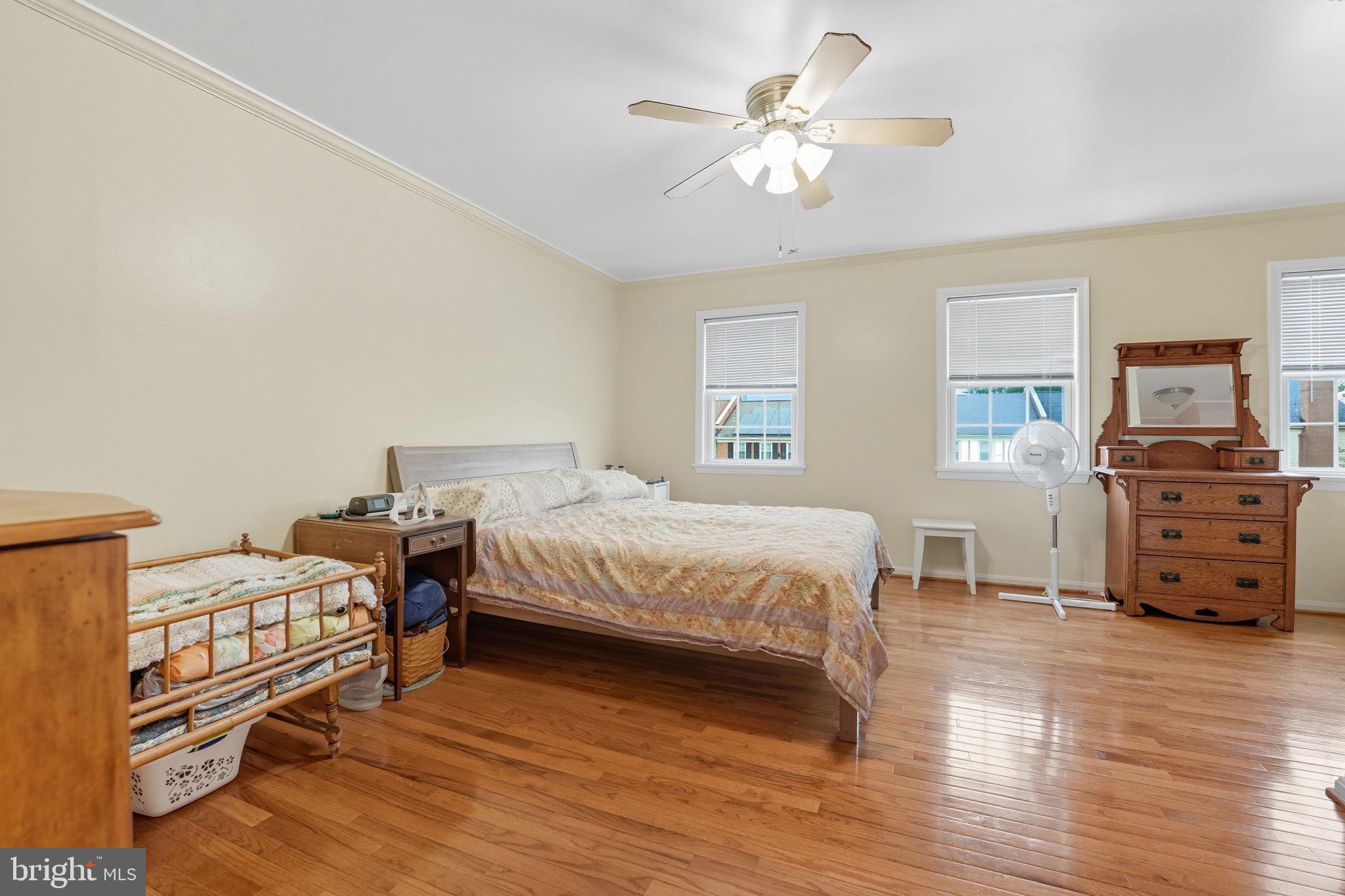 SARATOGA TOWNHOUSES - Residential