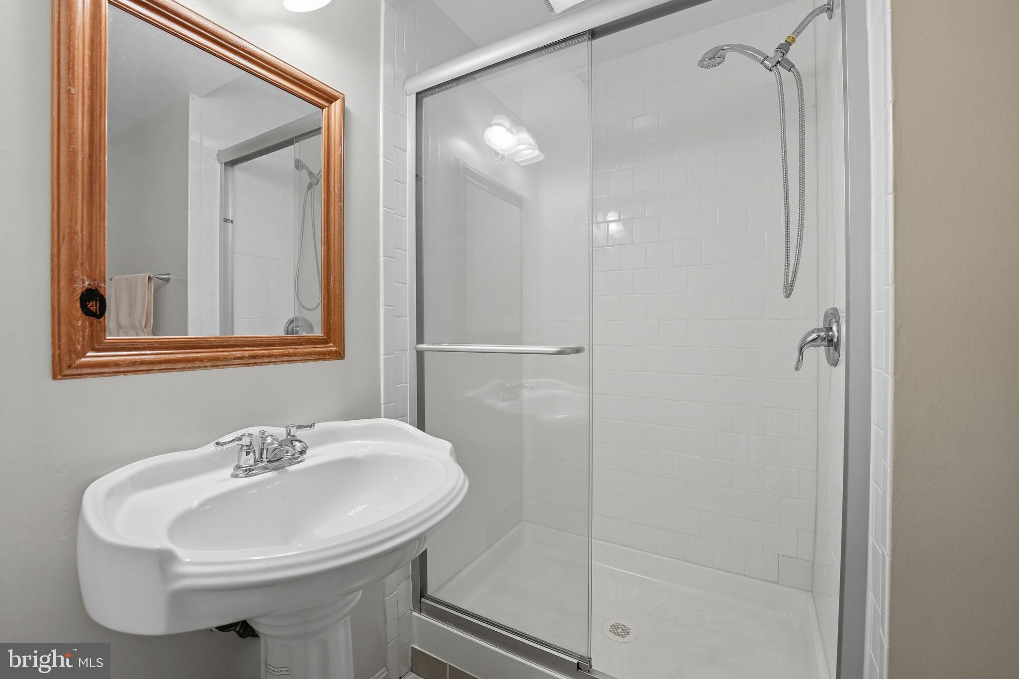 SARATOGA TOWNHOUSES - Residential