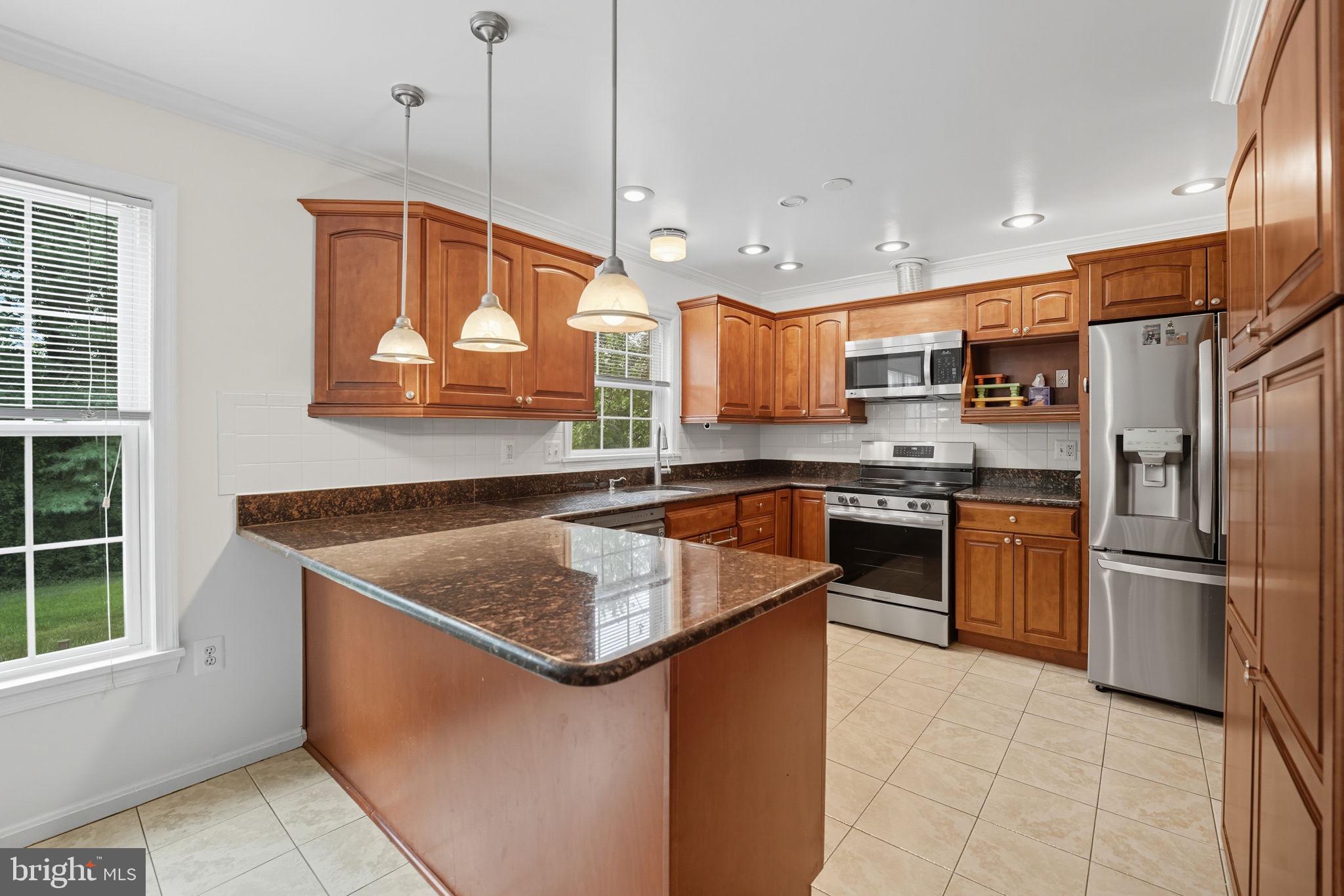 SARATOGA TOWNHOUSES - Residential