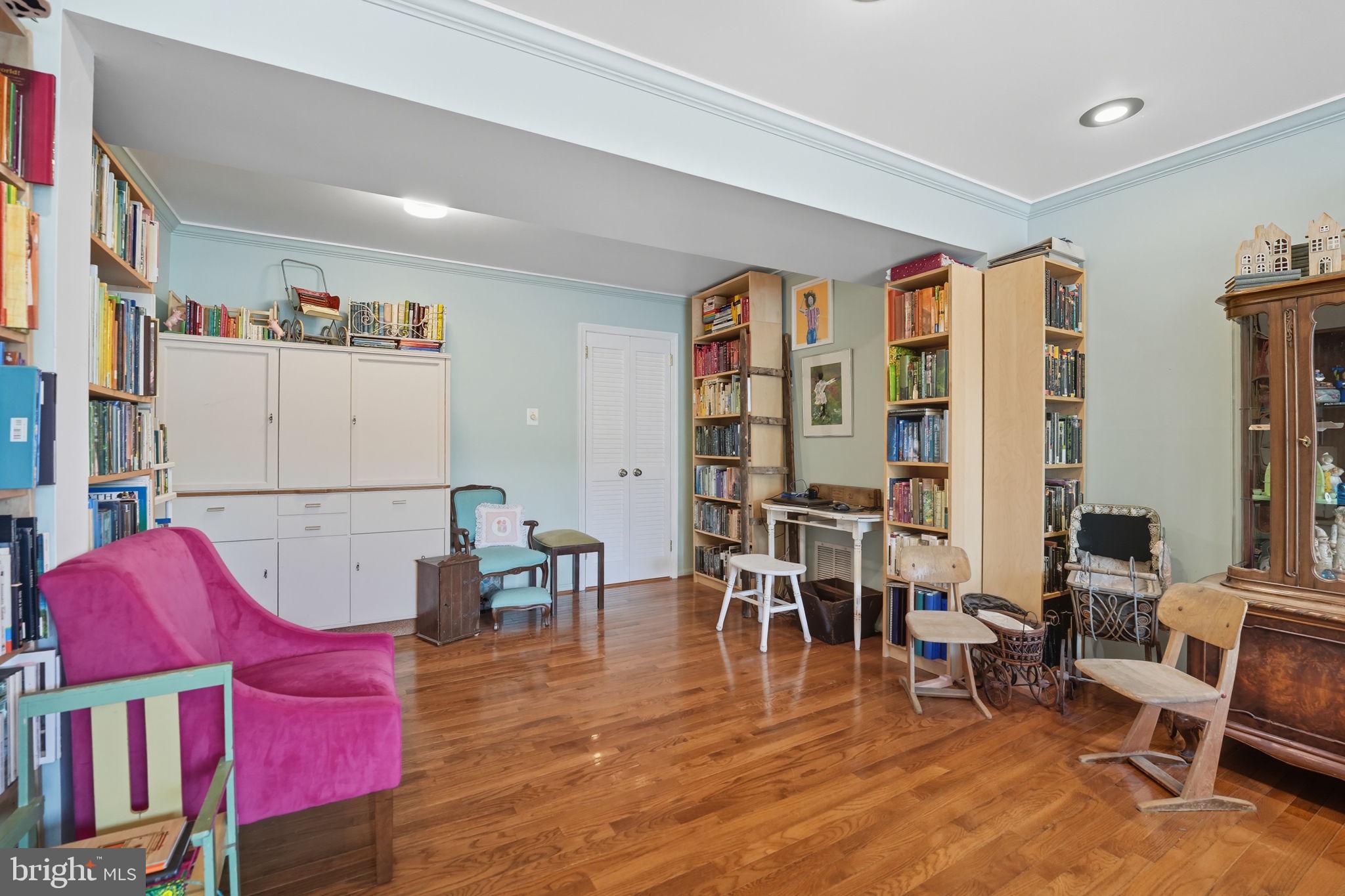 SARATOGA TOWNHOUSES - Residential