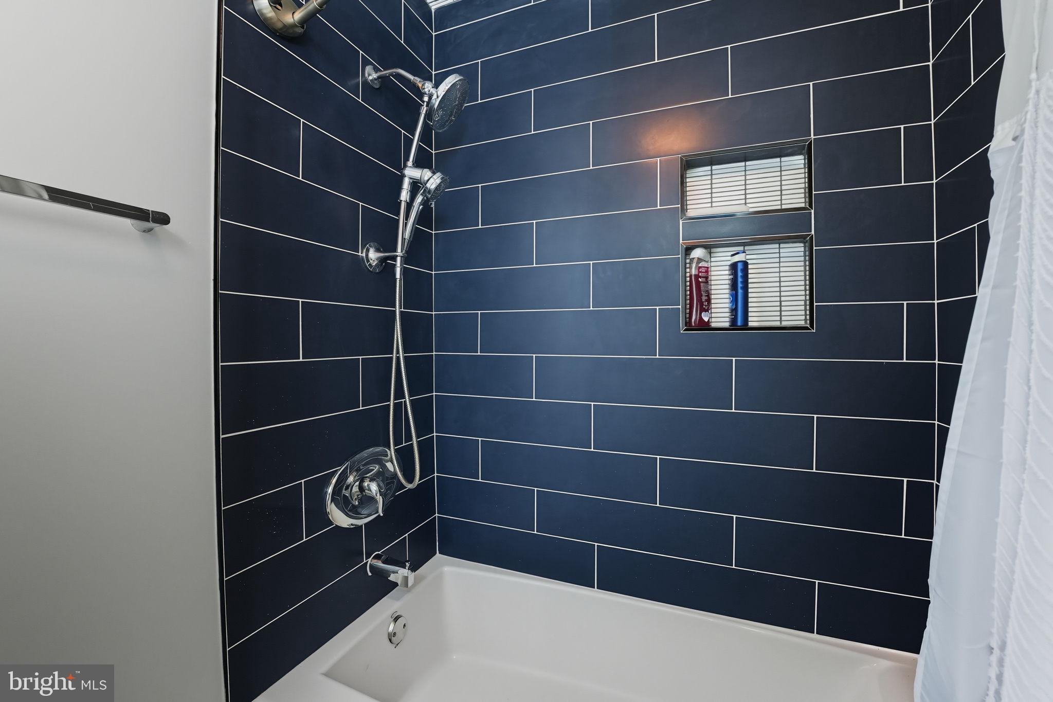 SARATOGA TOWNHOUSES - Residential