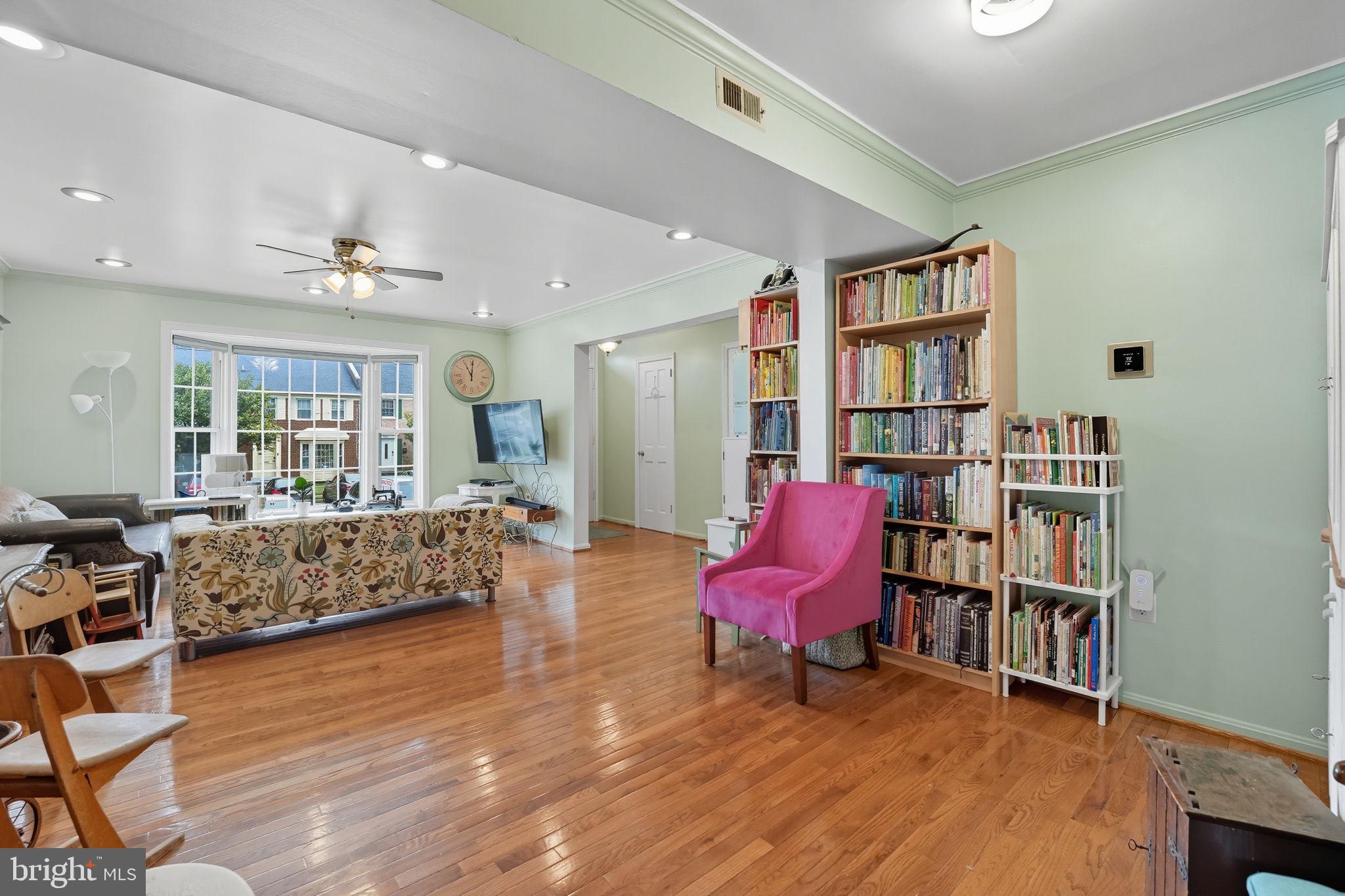 SARATOGA TOWNHOUSES - Residential