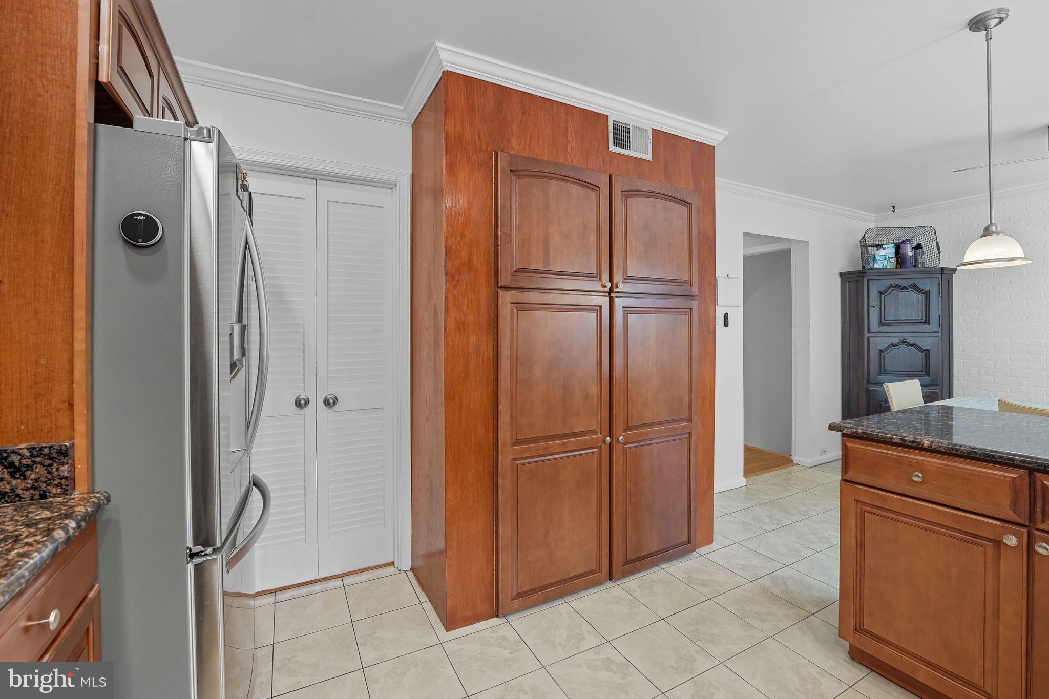 SARATOGA TOWNHOUSES - Residential