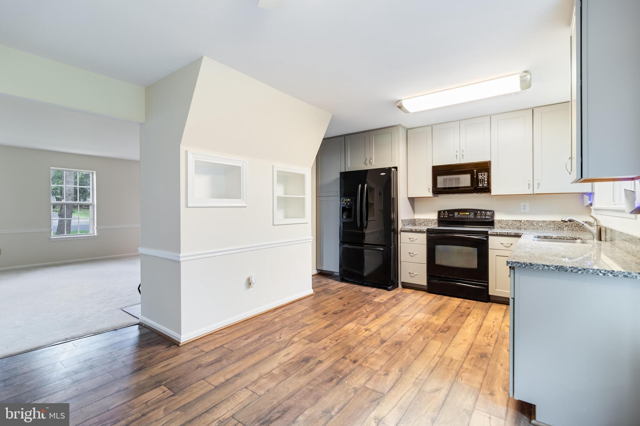 1319 REDWOOD CIRCLE