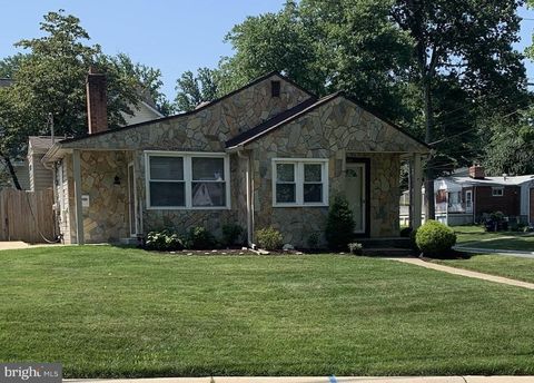 Photo of 2808 Mccomas Avenue, KENSINGTON, MD 20895 (MLS # MDMC2162840)