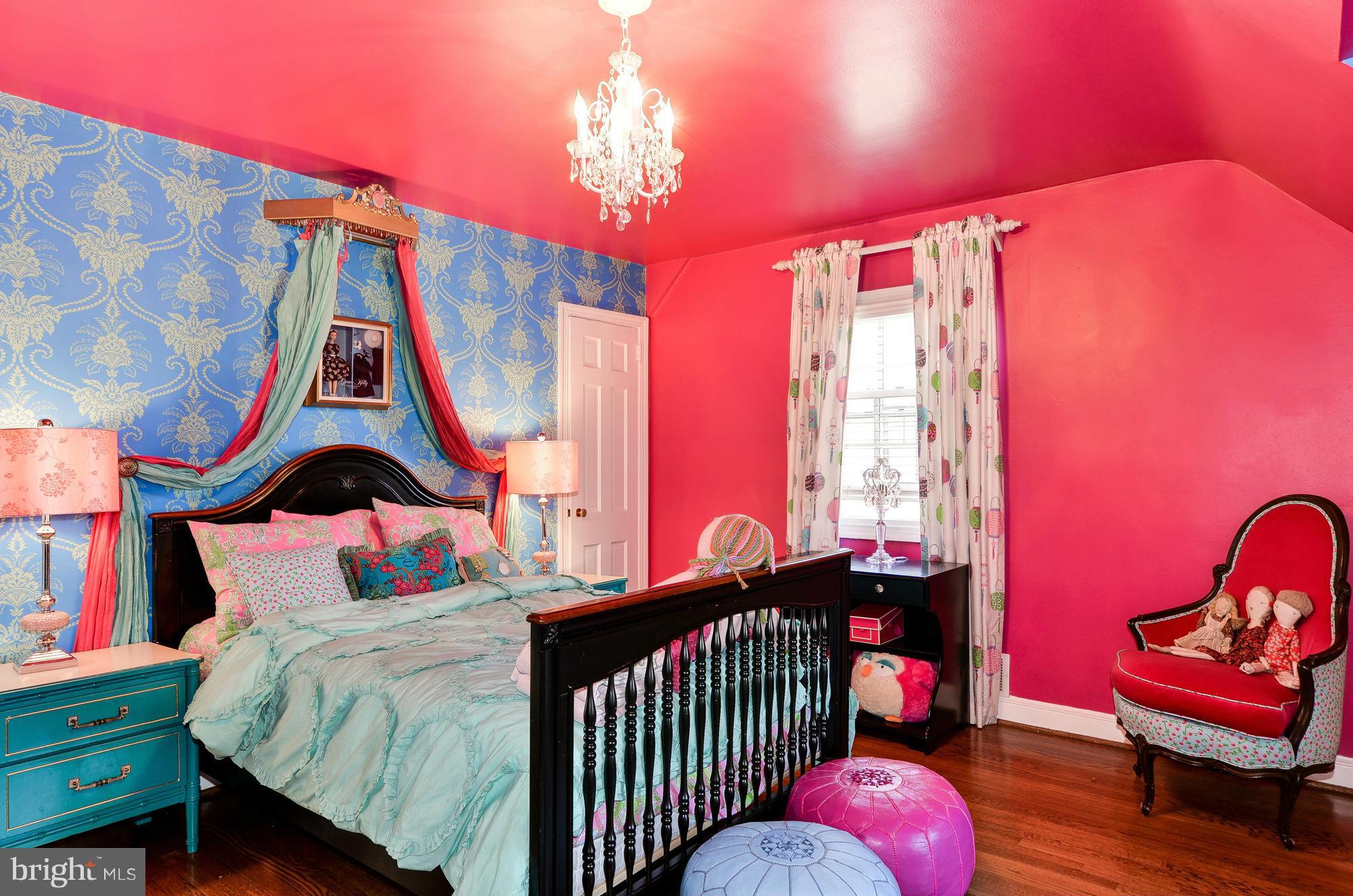 COUNTRY CLUB MANOR - Residential