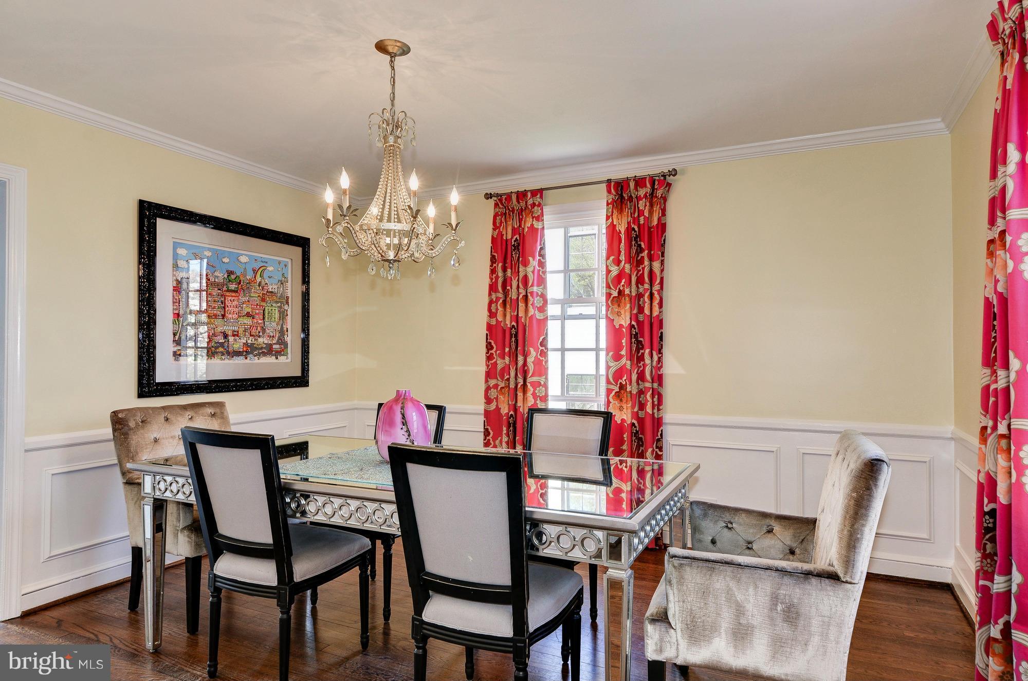 COUNTRY CLUB MANOR - Residential