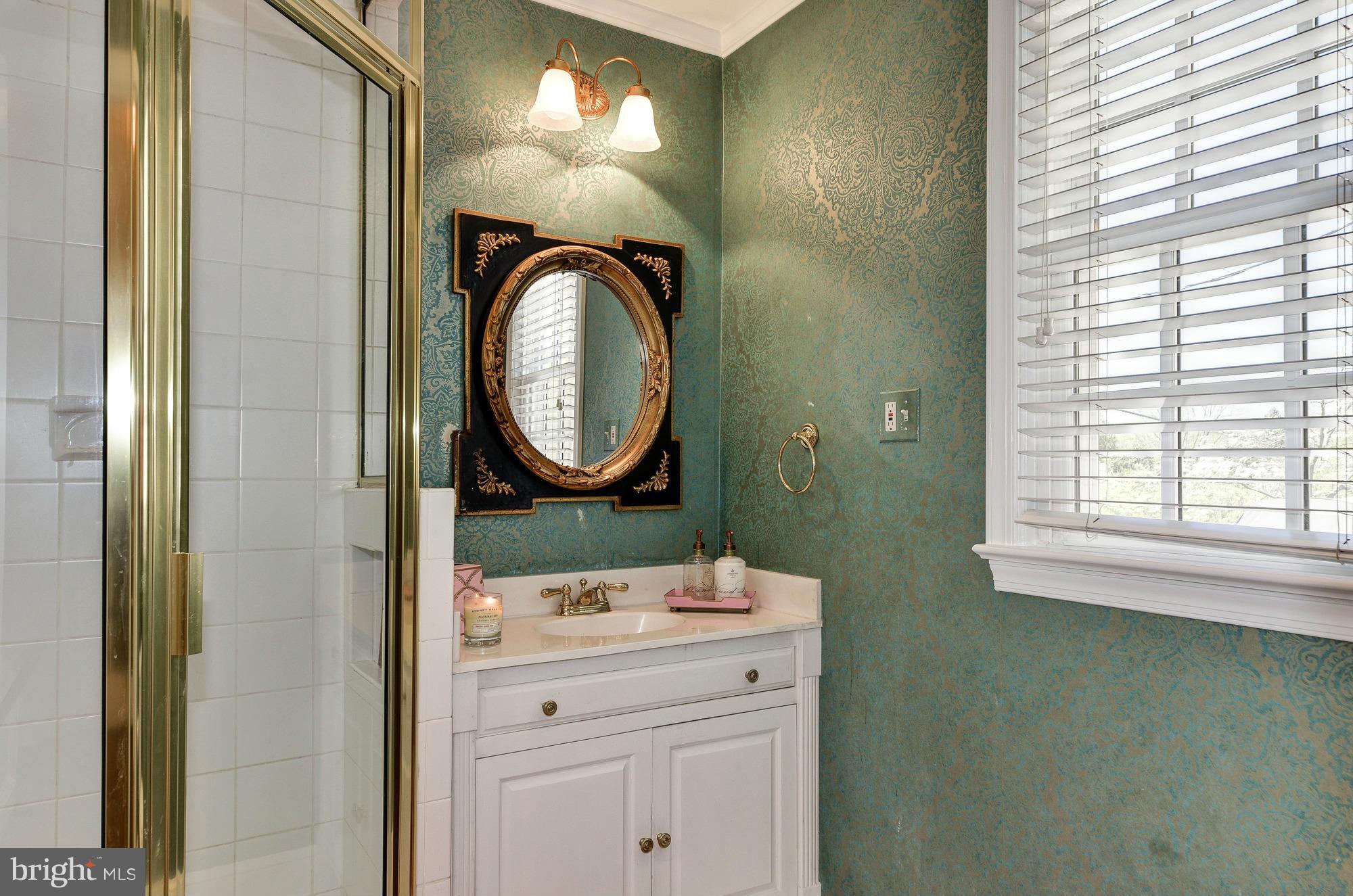 COUNTRY CLUB MANOR - Residential