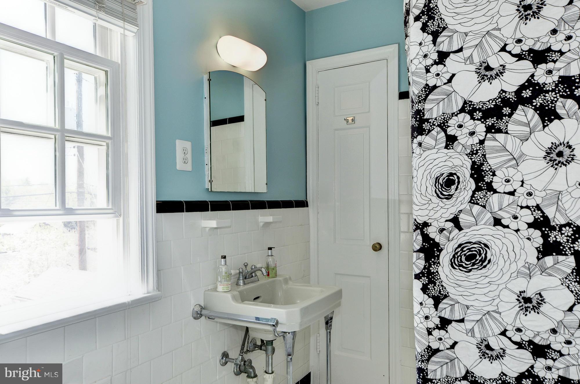 COUNTRY CLUB MANOR - Residential