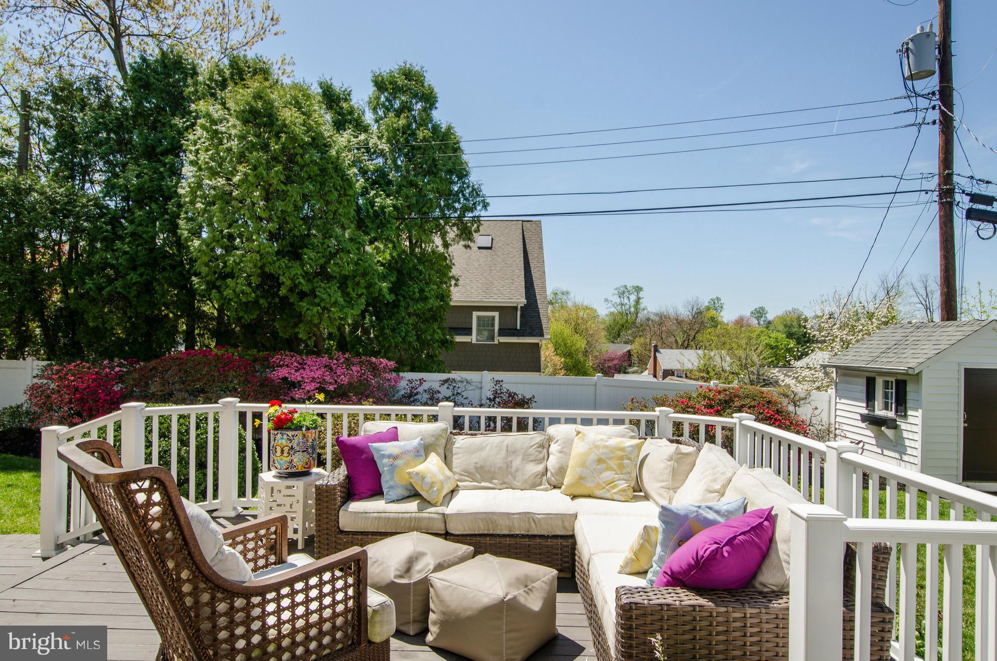 COUNTRY CLUB MANOR - Residential