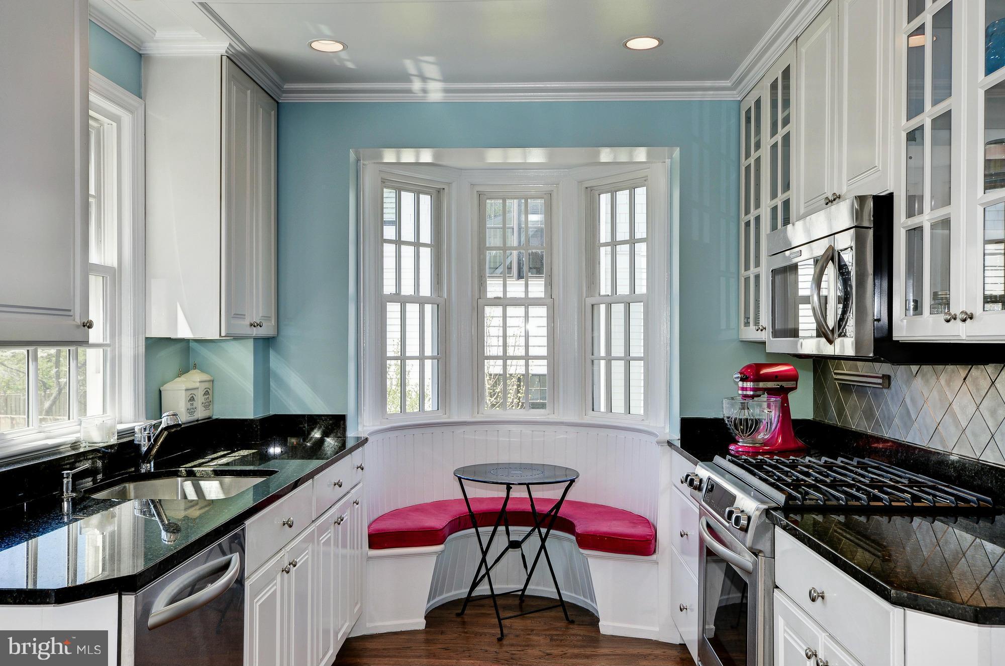 COUNTRY CLUB MANOR - Residential