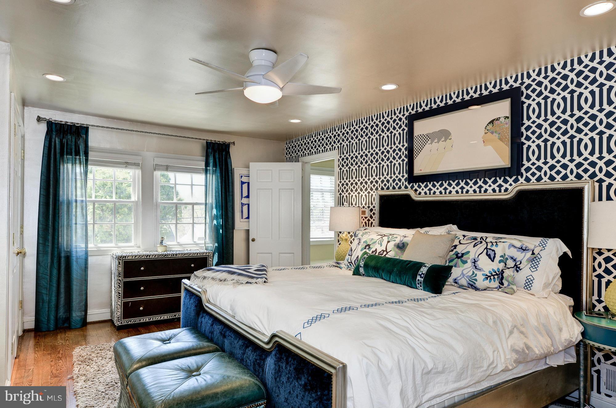 COUNTRY CLUB MANOR - Residential