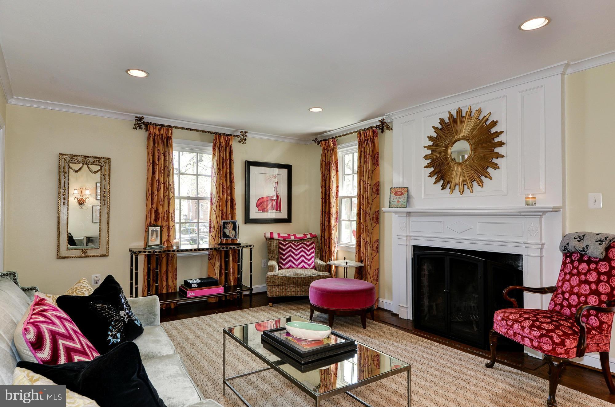 COUNTRY CLUB MANOR - Residential