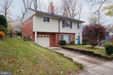 Photo of 3002 Homewood Parkway, KENSINGTON, MD 20895 (MLS # MDMC2156026)