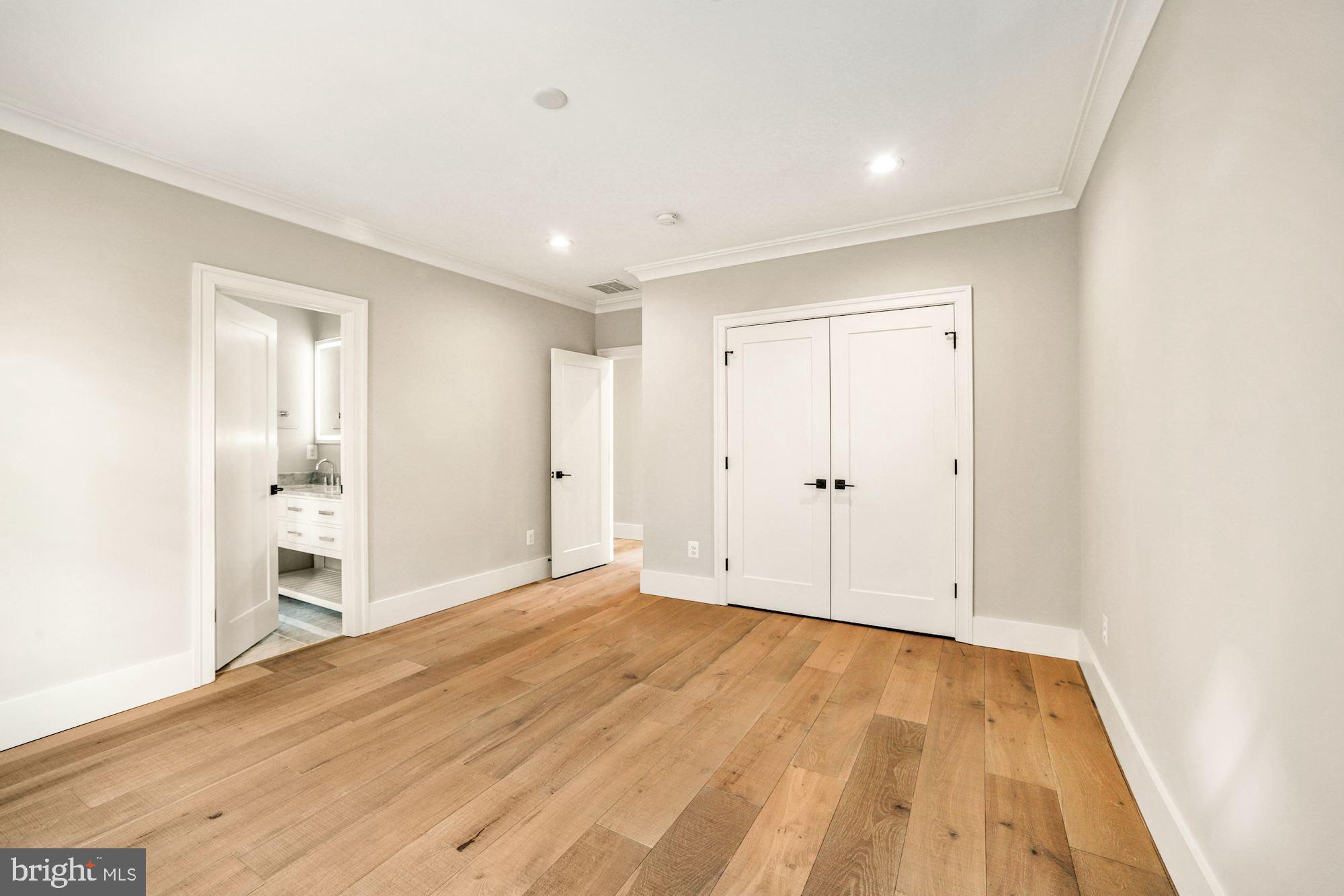 NORTH CLEVELAND PARK - Residential