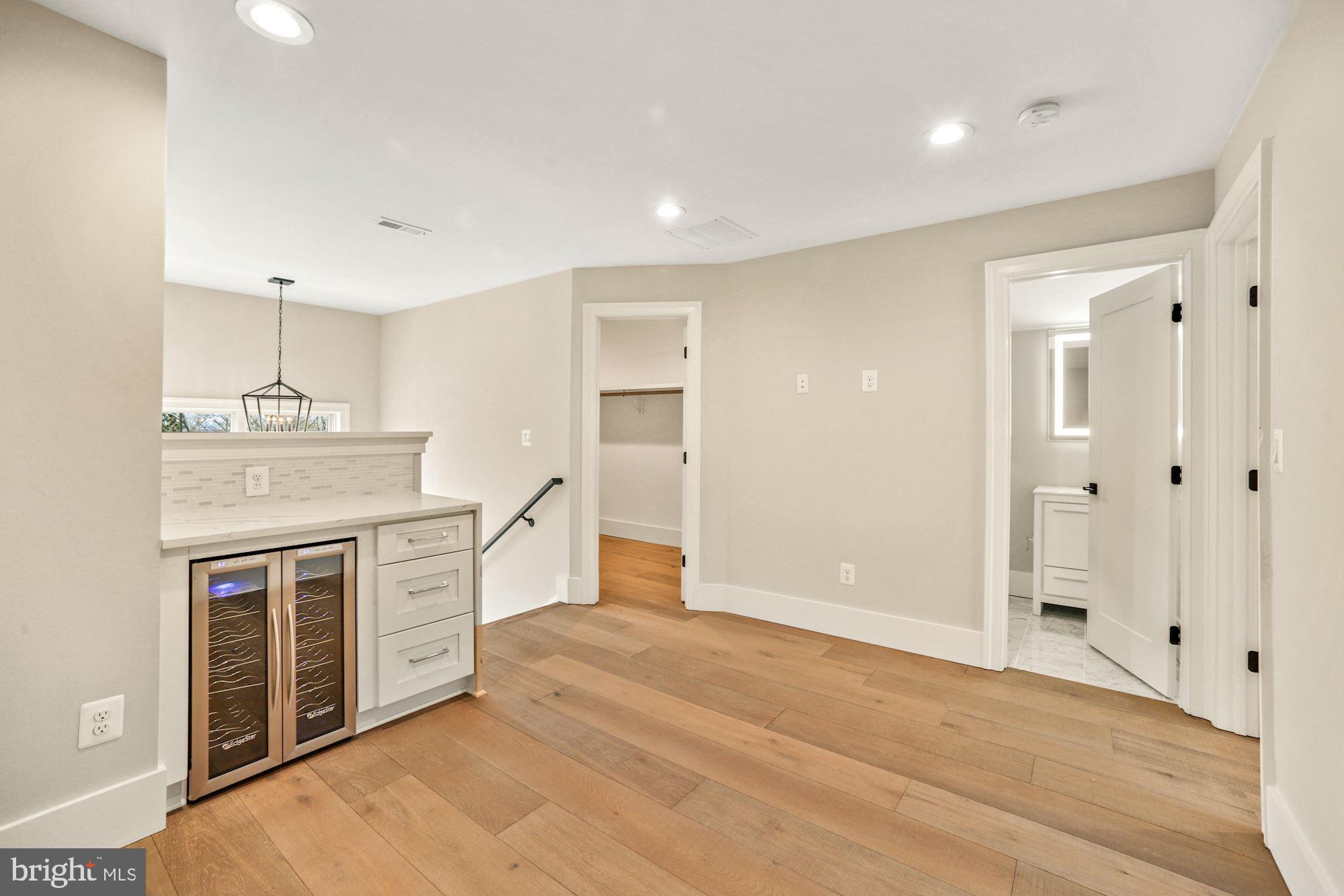 NORTH CLEVELAND PARK - Residential