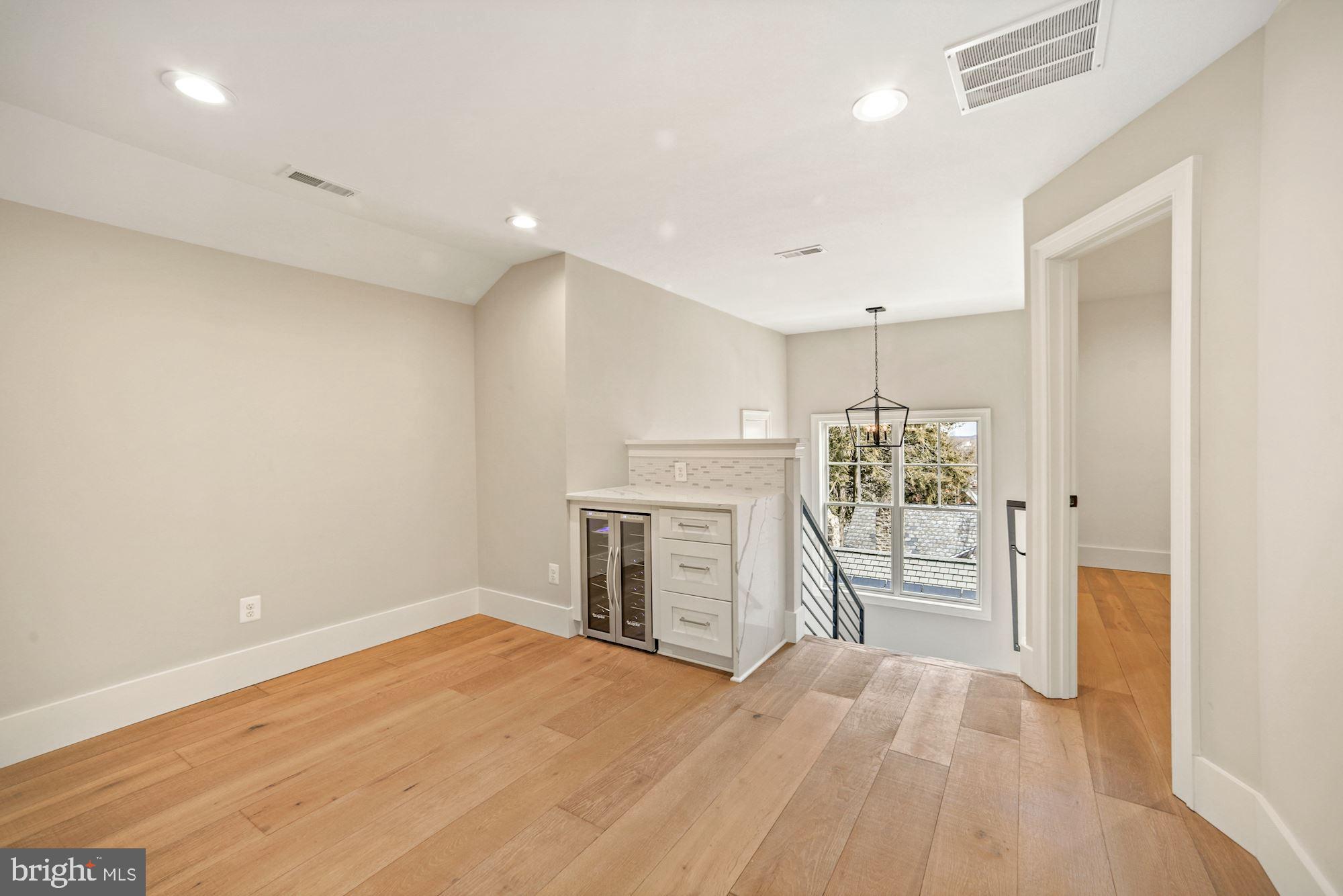 NORTH CLEVELAND PARK - Residential